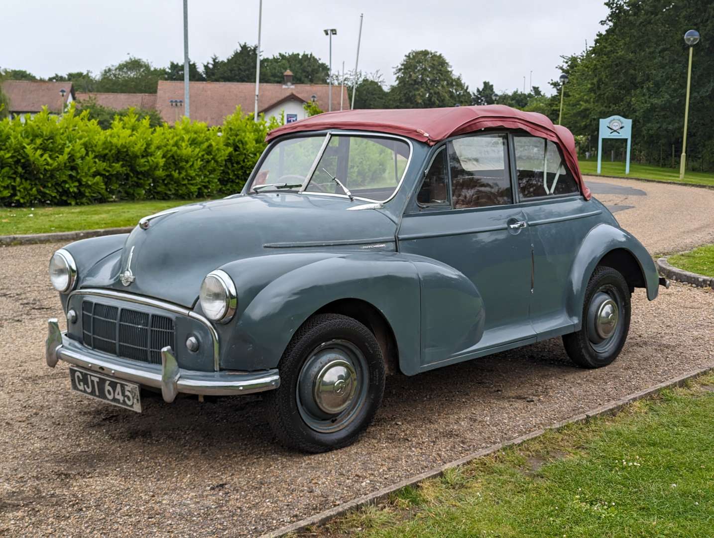 <p>1954 MORRIS MINOR CONVERTIBLE&nbsp;</p>