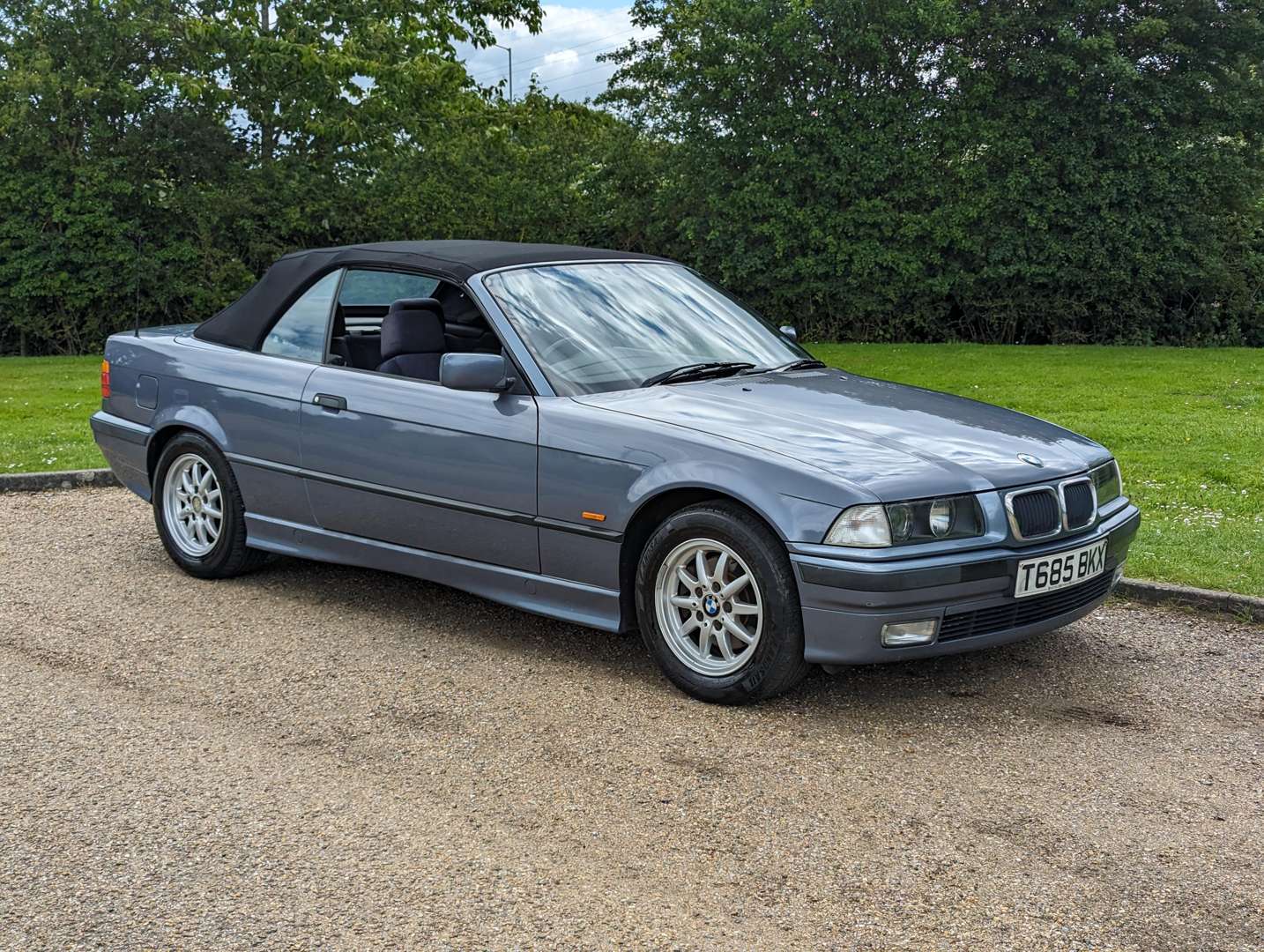 <p>1999 BMW 323i CONVERTIBLE&nbsp;</p>