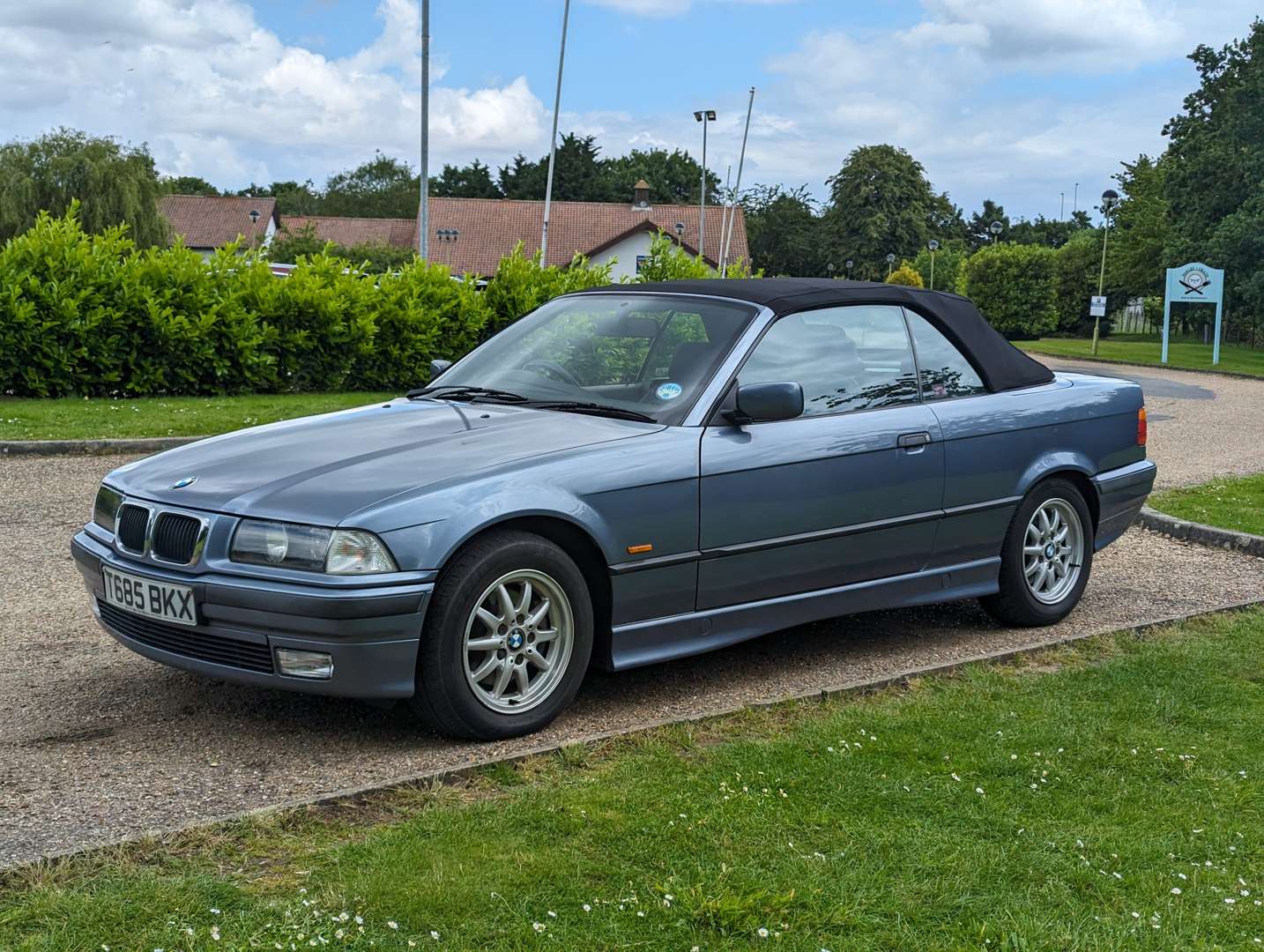 <p>1999 BMW 323i CONVERTIBLE&nbsp;</p>