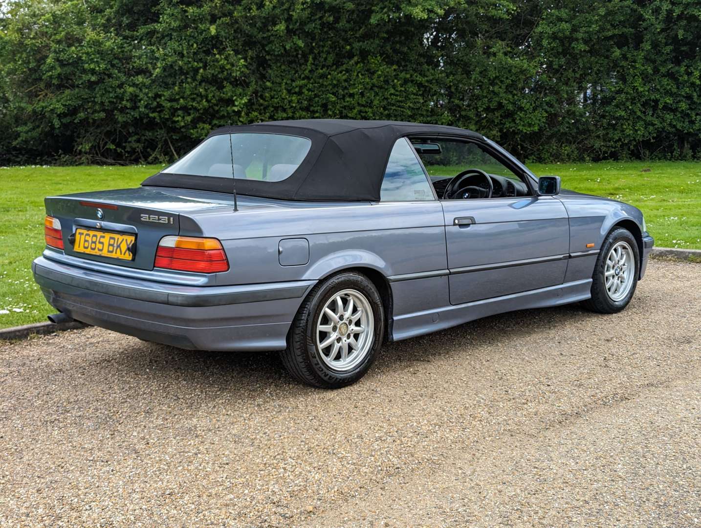 <p>1999 BMW 323i CONVERTIBLE&nbsp;</p>