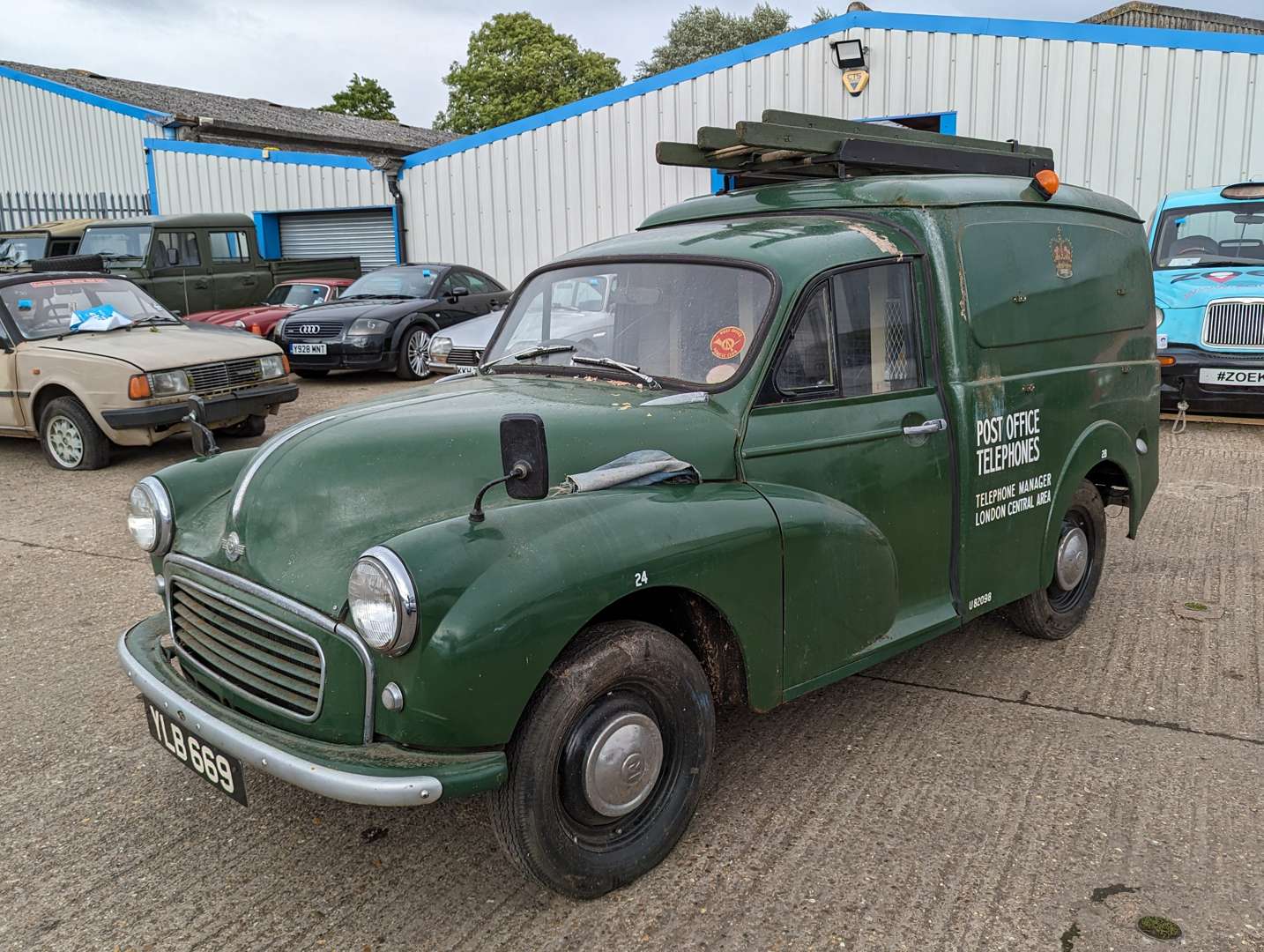 <p>1960 MORRIS MINOR VAN&nbsp;</p>