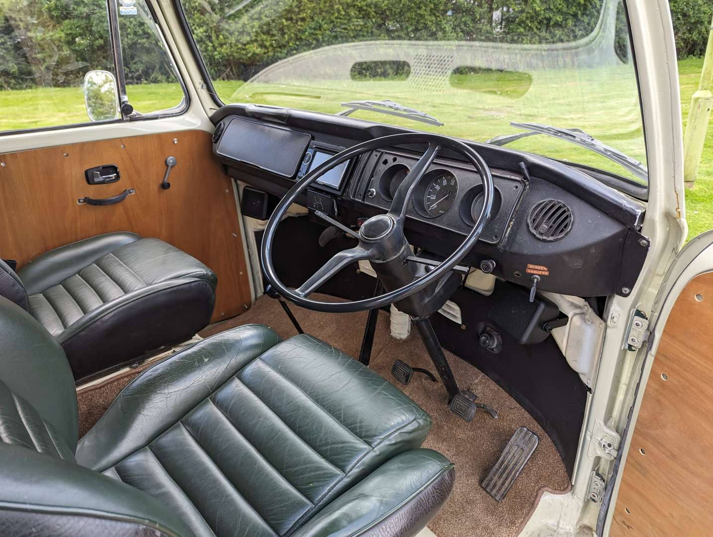<p>1976 VW T2 BAY WINDOW&nbsp;</p>