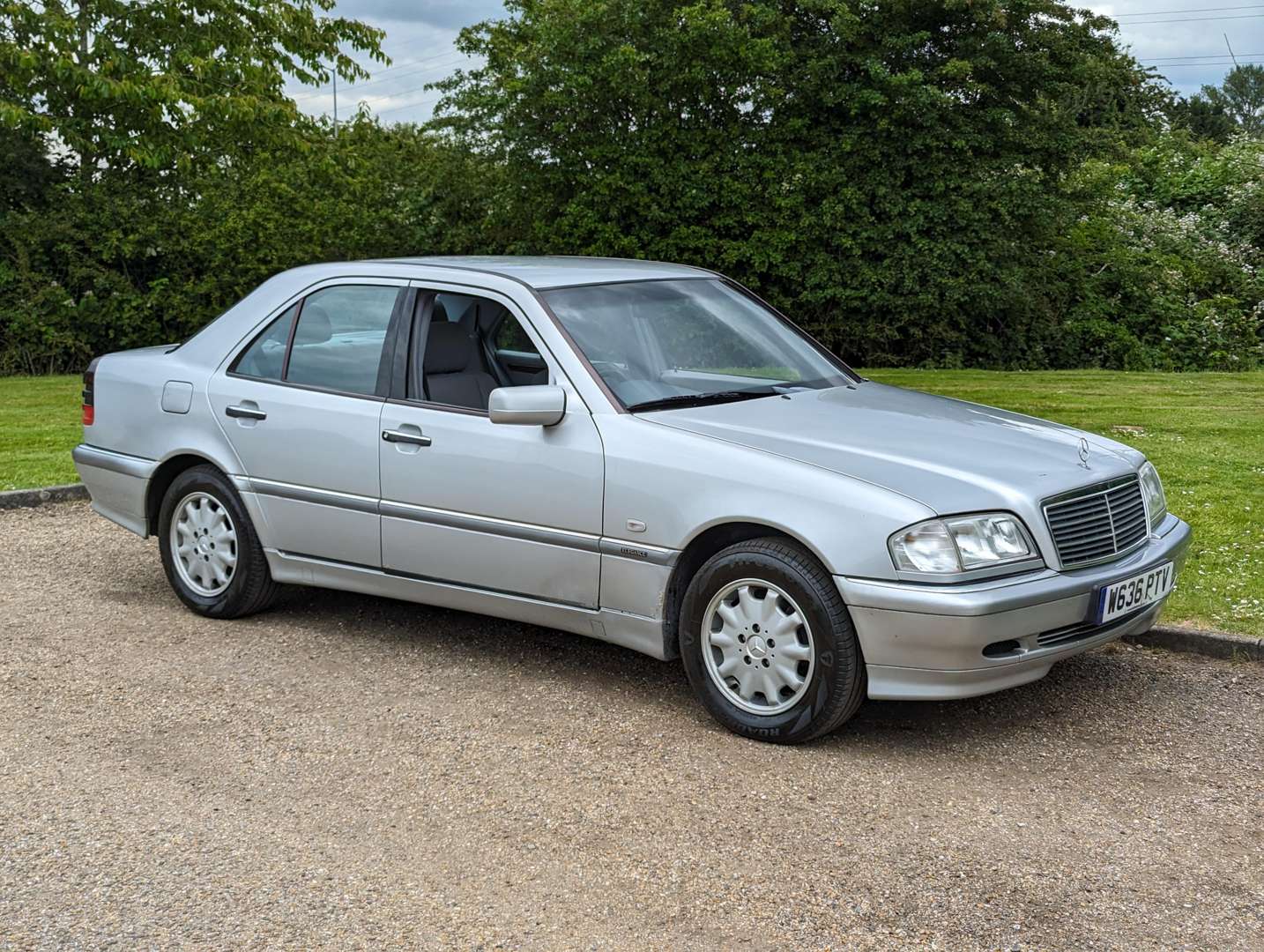 <p>2000 MERCEDES C200 ELEGANCE</p>