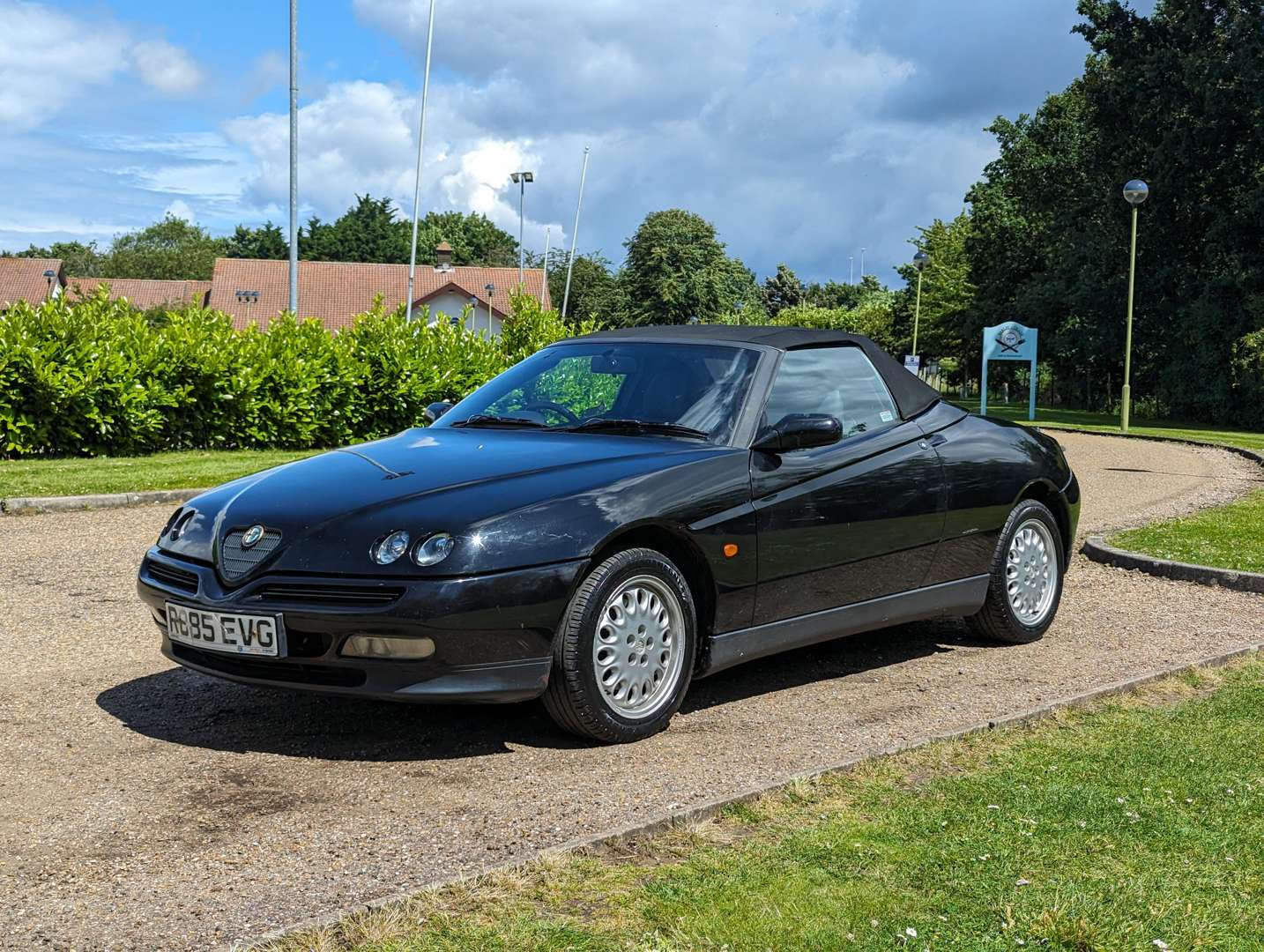 <p>1998 ALFA ROMEO SPIDER T SPARK 16 V</p>