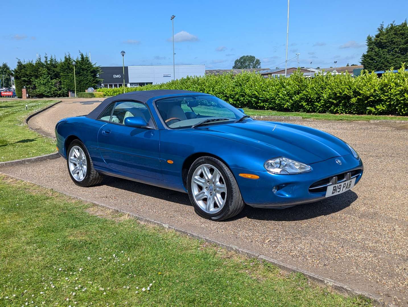 <p>1999 JAGUAR XK8 4.0 CONVERTIBLE AUTO</p>