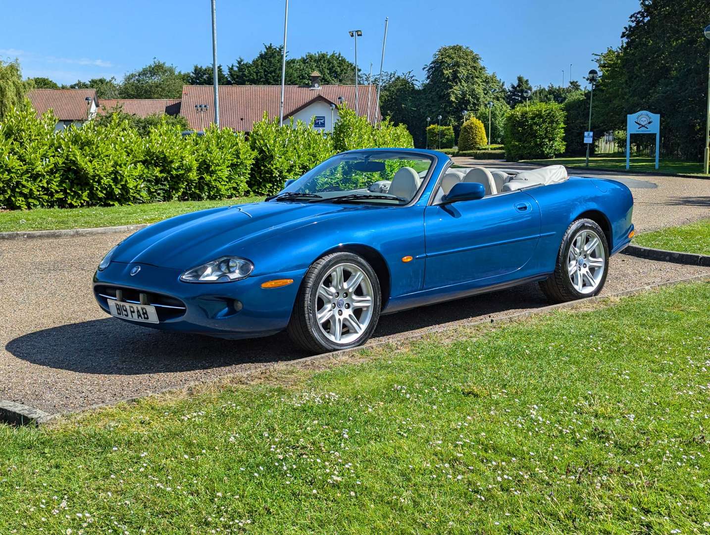 <p>1999 JAGUAR XK8 4.0 CONVERTIBLE AUTO</p>