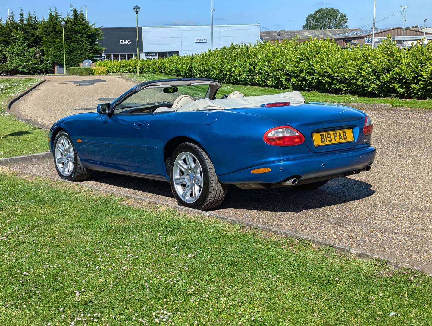 <p>1999 JAGUAR XK8 4.0 CONVERTIBLE AUTO</p>