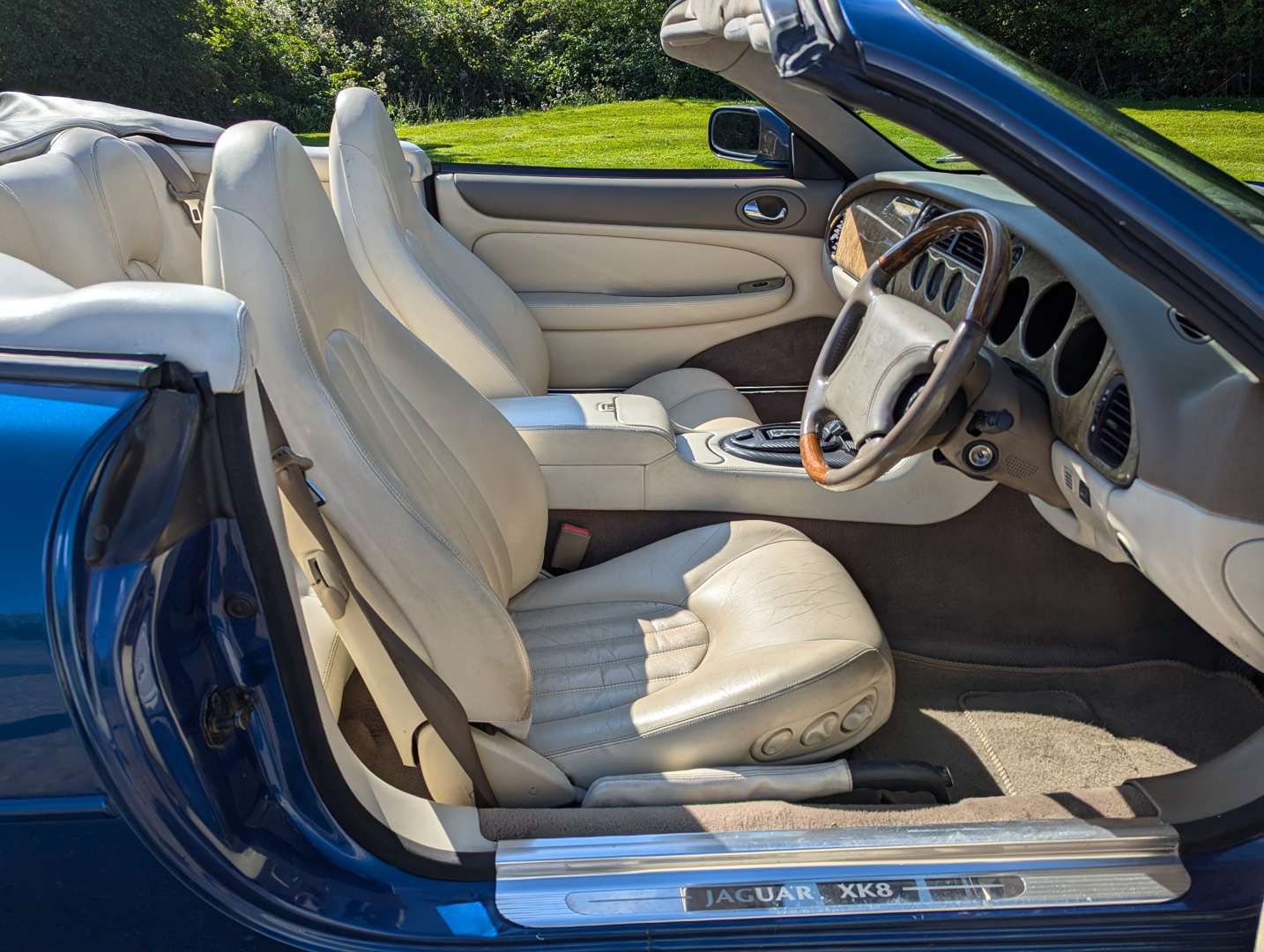 <p>1999 JAGUAR XK8 4.0 CONVERTIBLE AUTO</p>