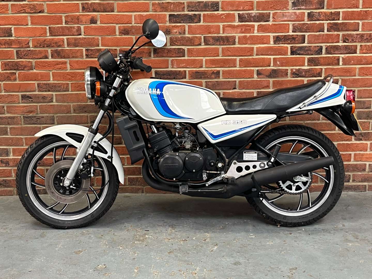 <p>1981 YAMAHA RD&nbsp;</p>