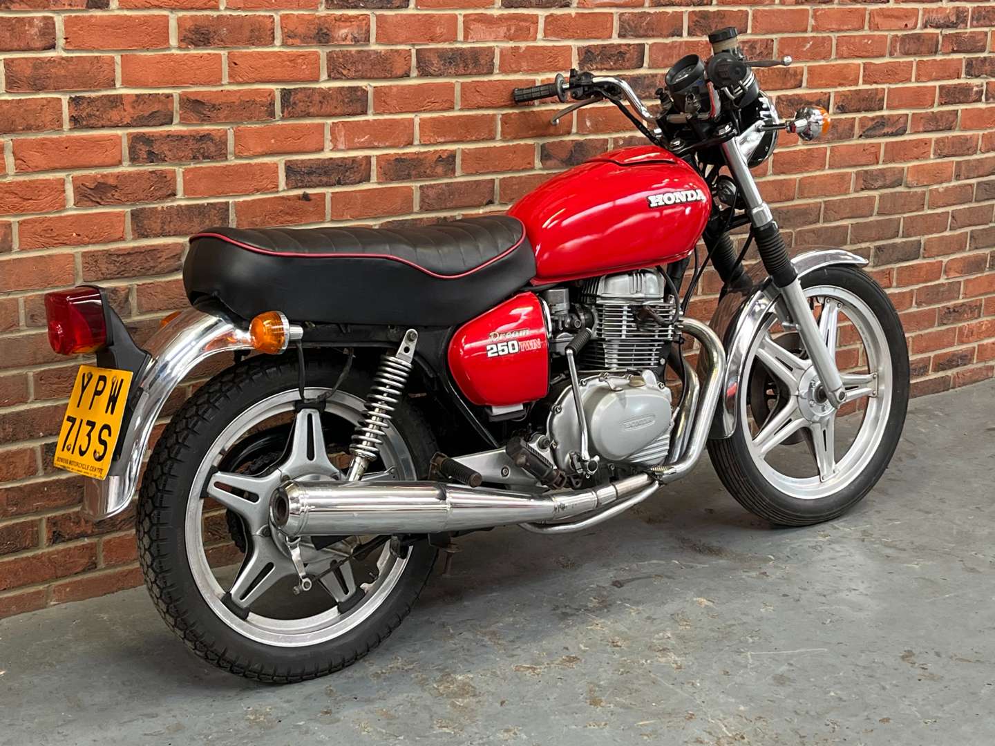 <p>1978 HONDA CB250T DREAM&nbsp;</p>