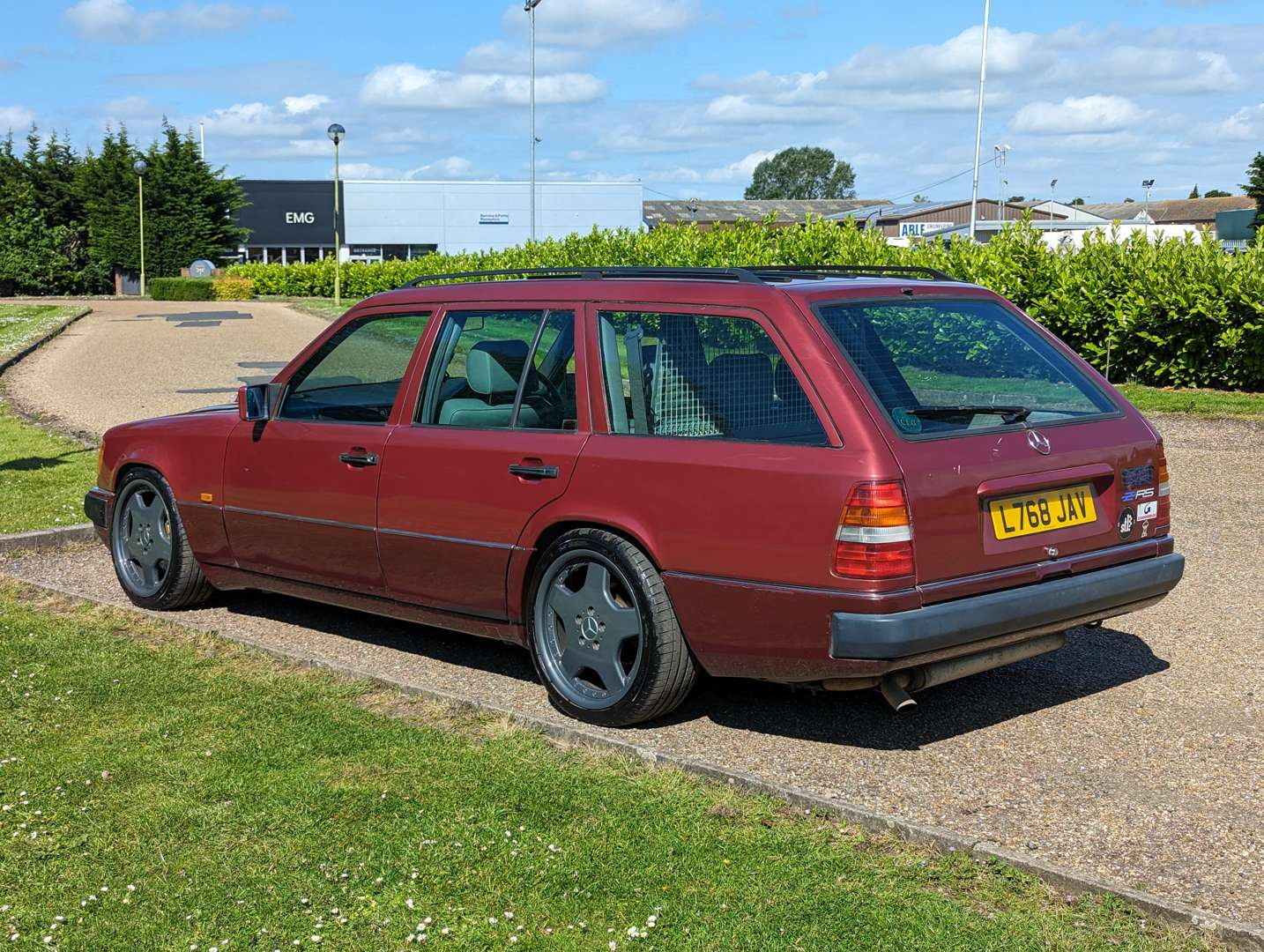 <p>1993 MERCEDES W124 320 TE ESTATE AUTO</p>