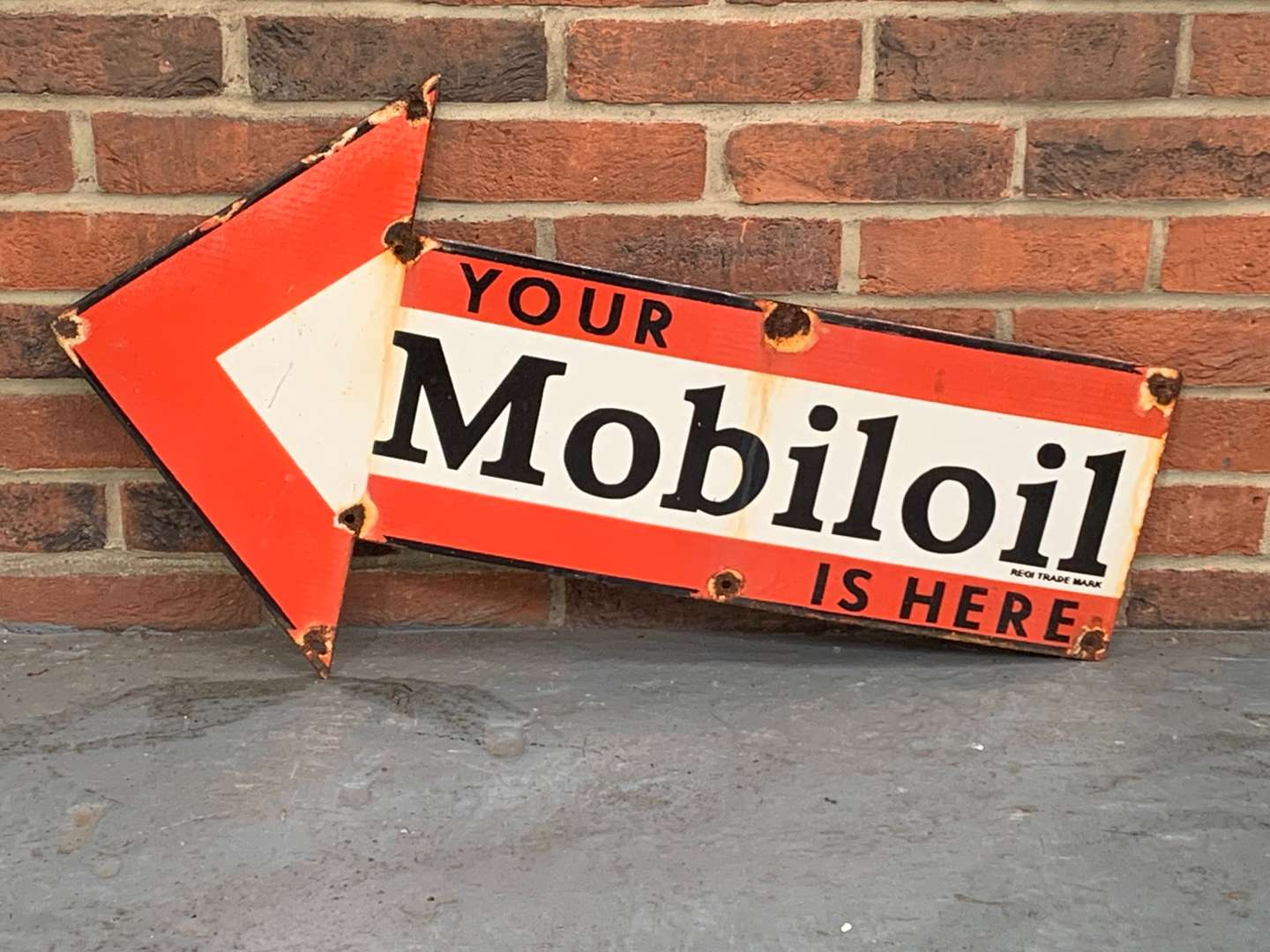 <p>Your Mobiloil Is Here Directional Enamel Sign&nbsp;</p>