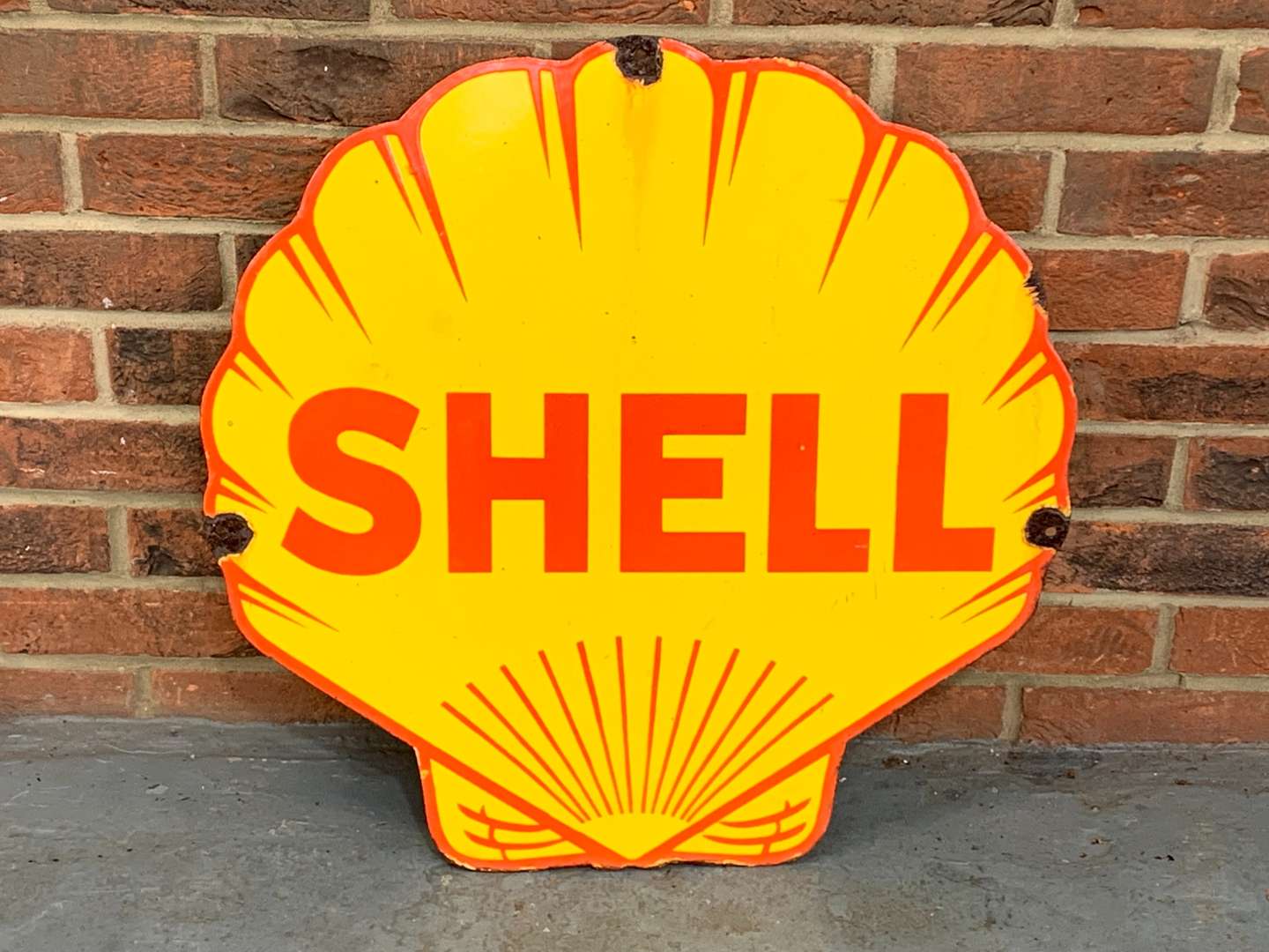 <p>Shell Emblem Enamel Sign</p>