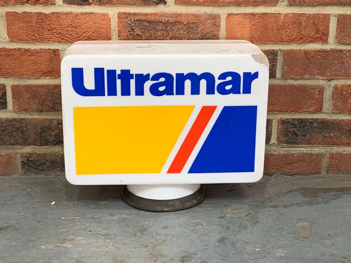 <p>Original Plastic Ultramar Petrol Globe a/f</p>