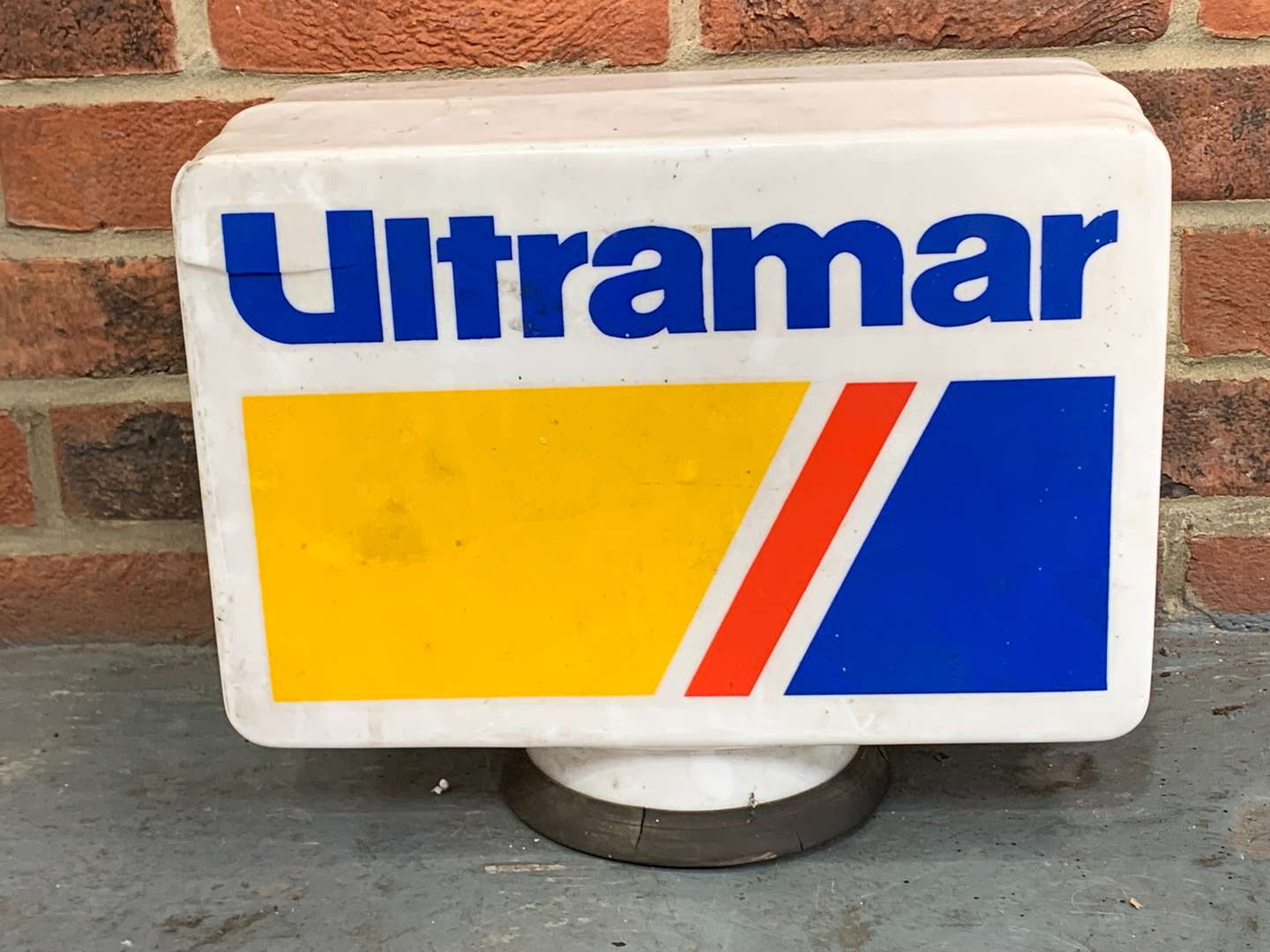 <p>Original Plastic Ultramar Petrol Globe a/f</p>