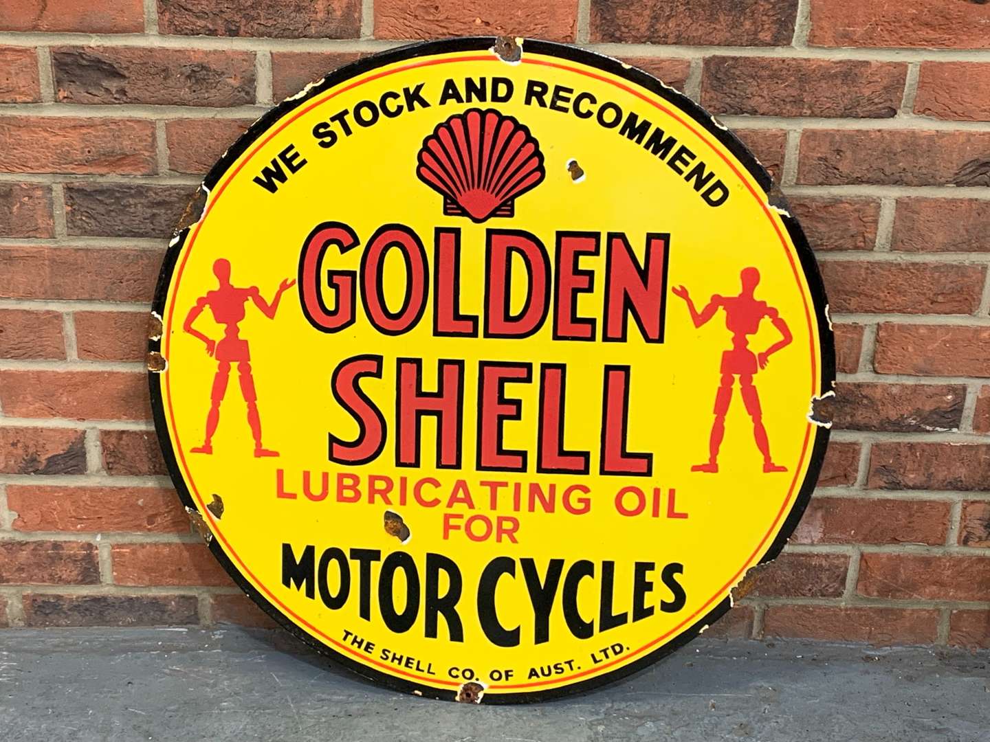 <p>Golden Shell For Motorcycles &nbsp;Circular Enamel Sign</p>