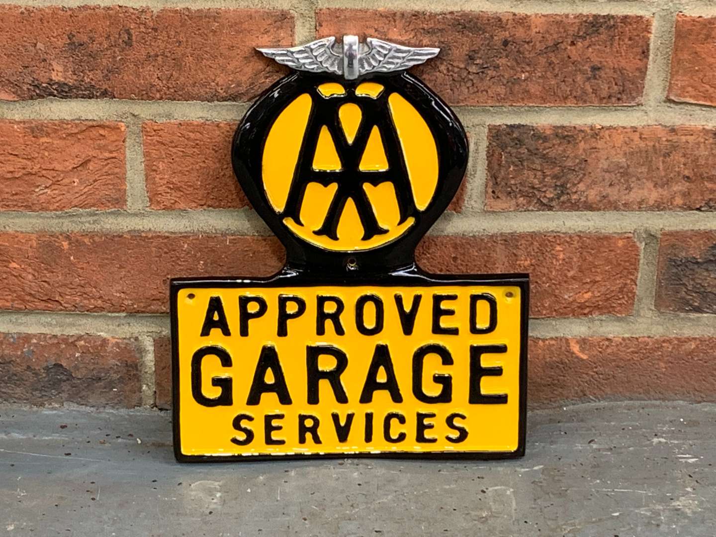 <p>AA Approved Garage Services Sign</p>