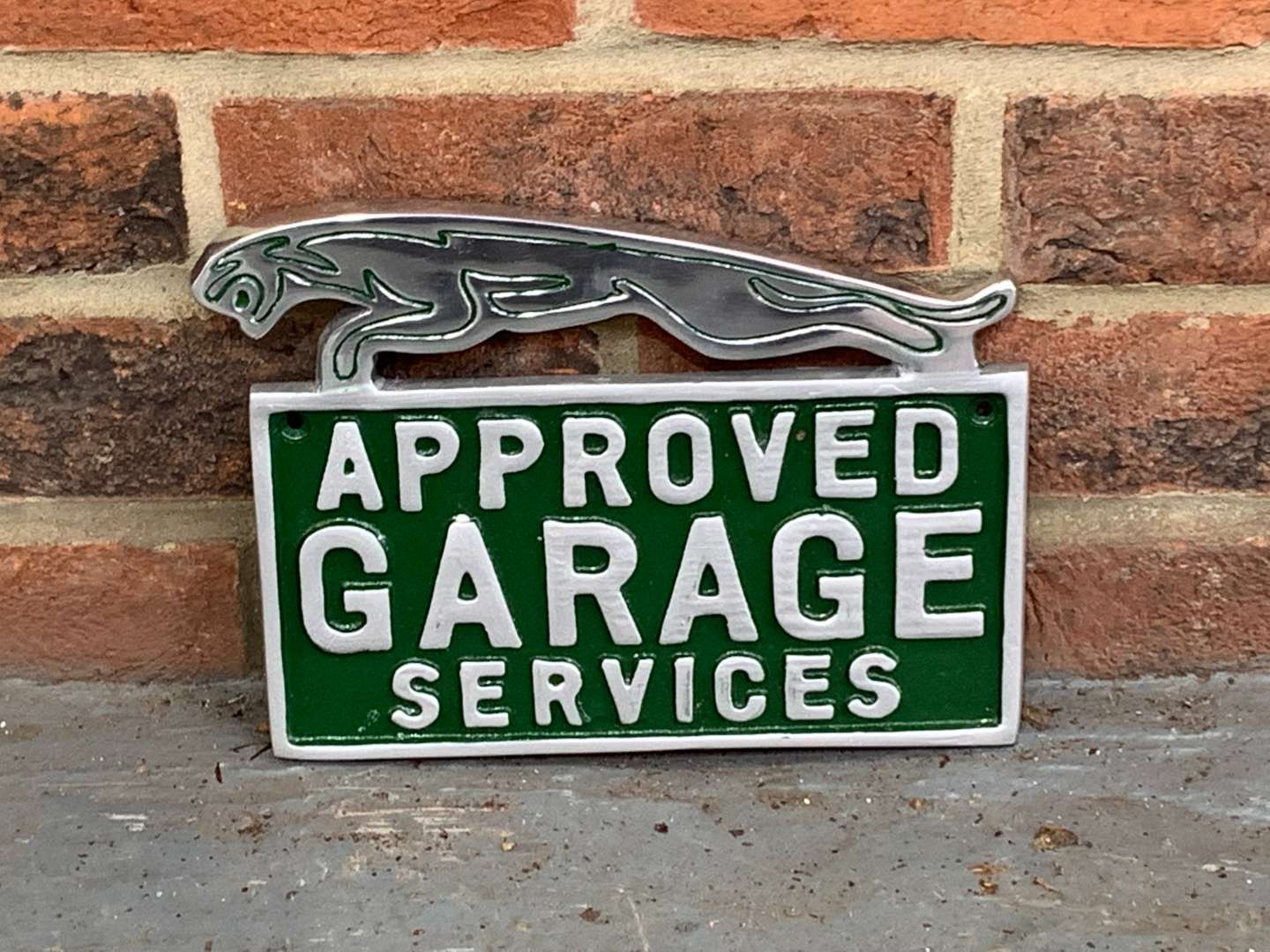 <p>Jaguar Approved Garage Services Sign</p>