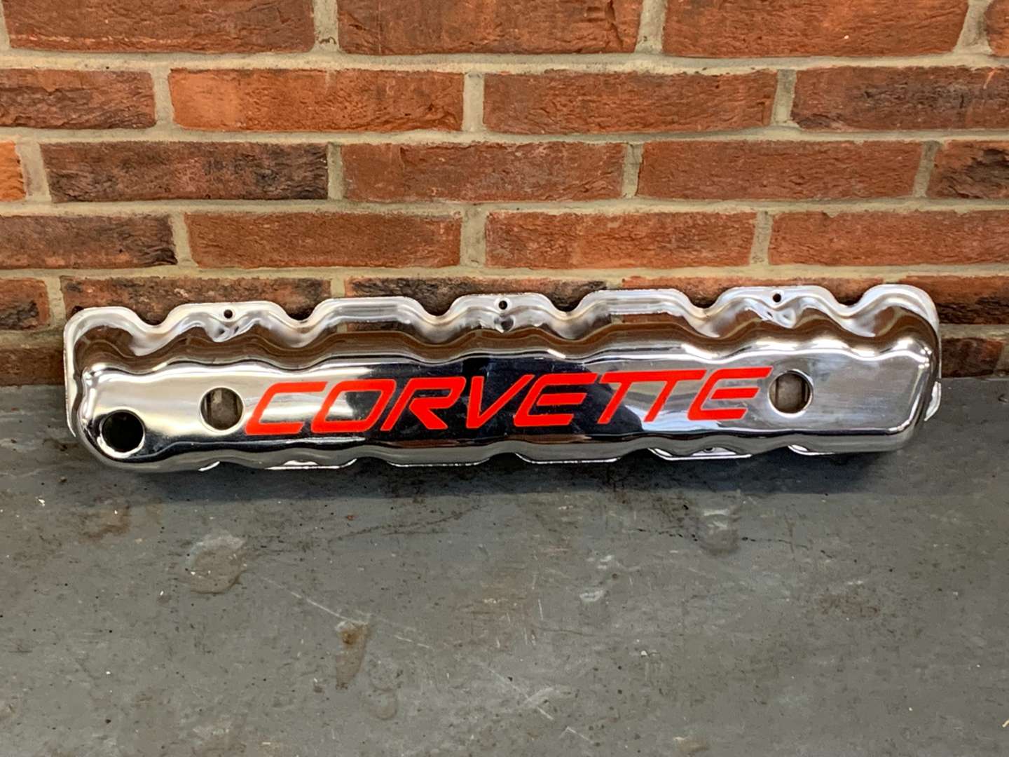 <p>Modern Metal Corvette Display Rocker Cover</p>