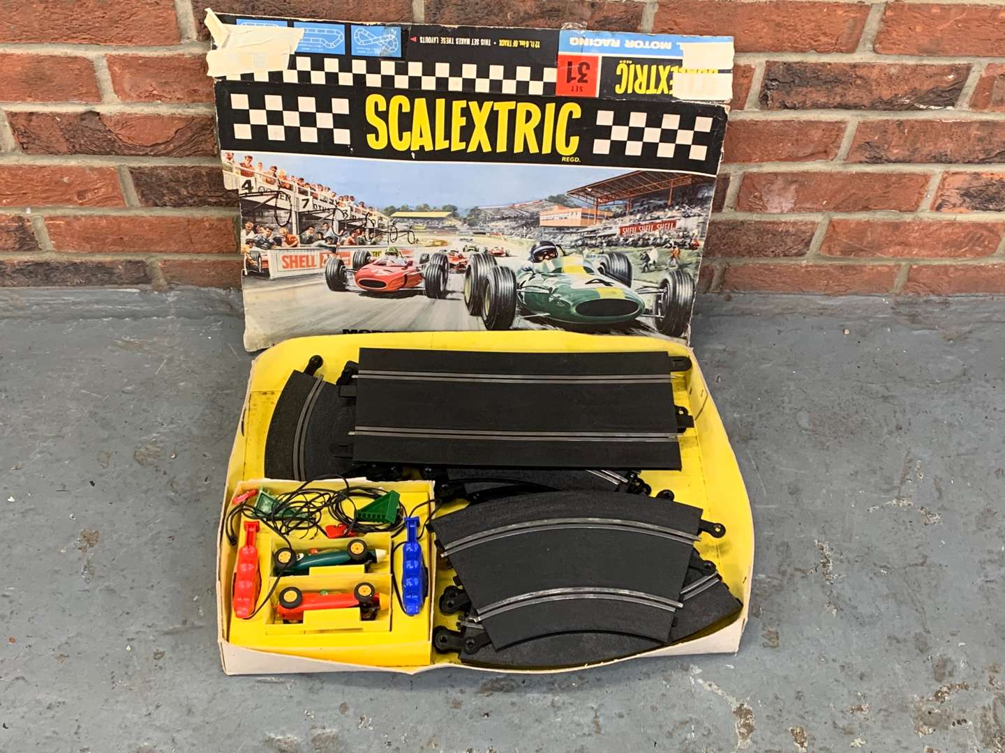 <p>Boxed Set 31 Scalextrix</p>