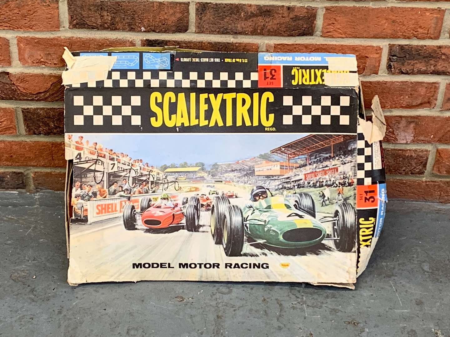 <p>Boxed Set 31 Scalextrix</p>