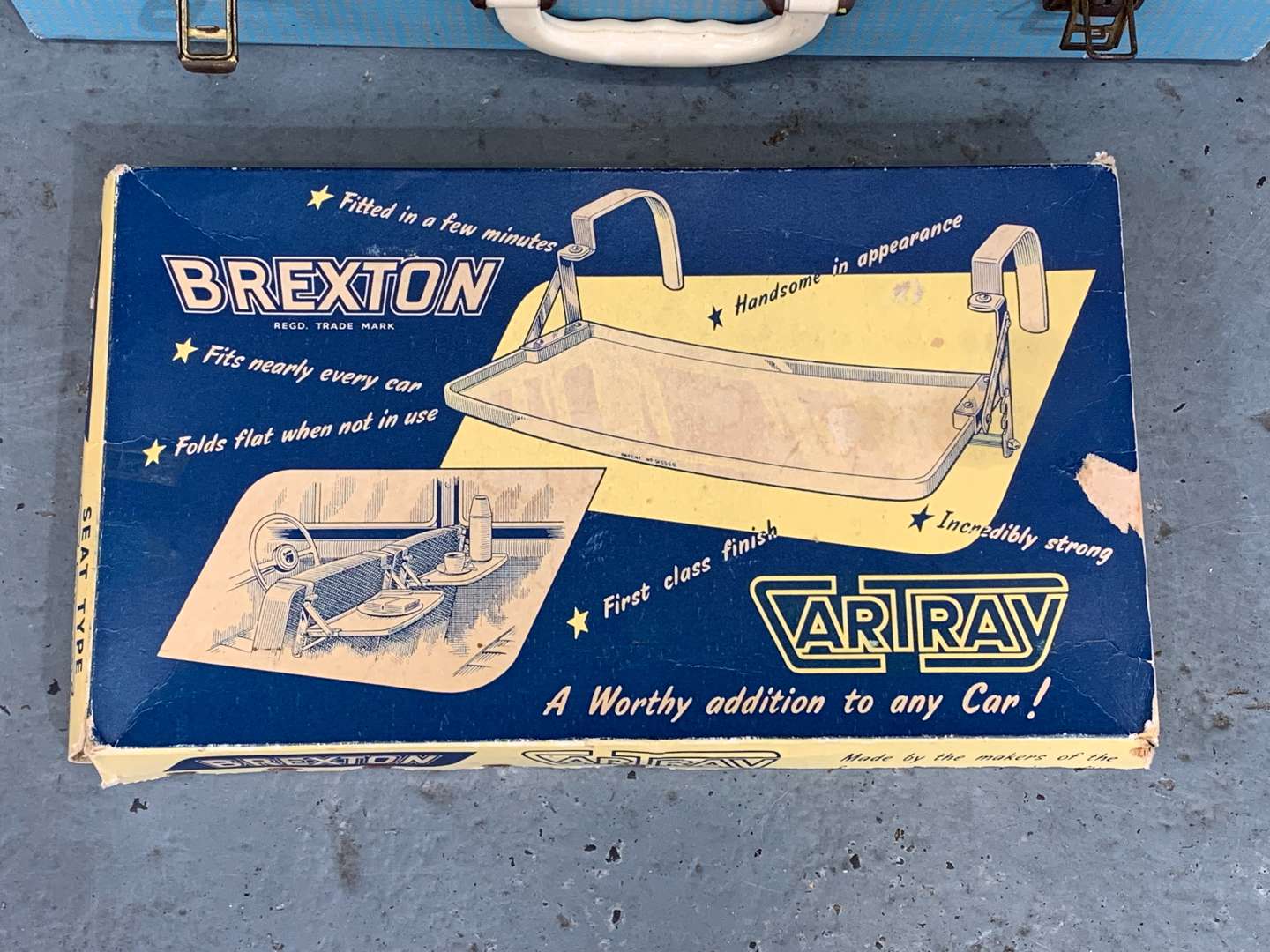 <p>Brexton Picnic Hamper and Boxed Car Tray (2)</p>