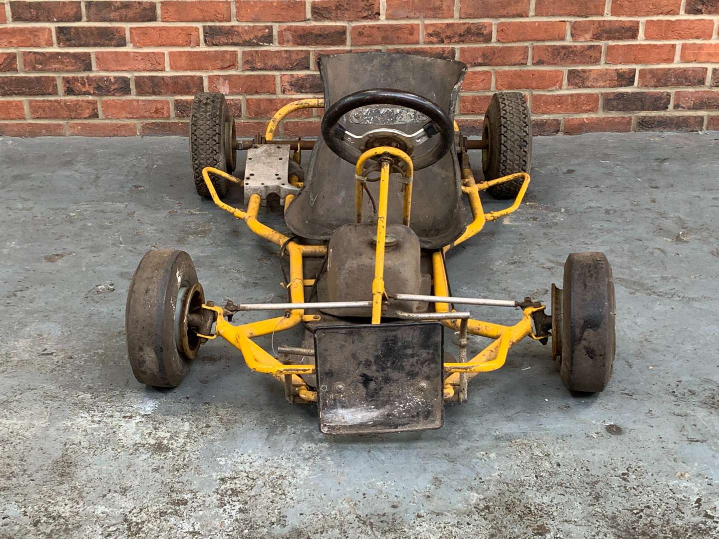 <p>Deavinson Sprint Go Kart With 100cc Engine and Wheels</p>