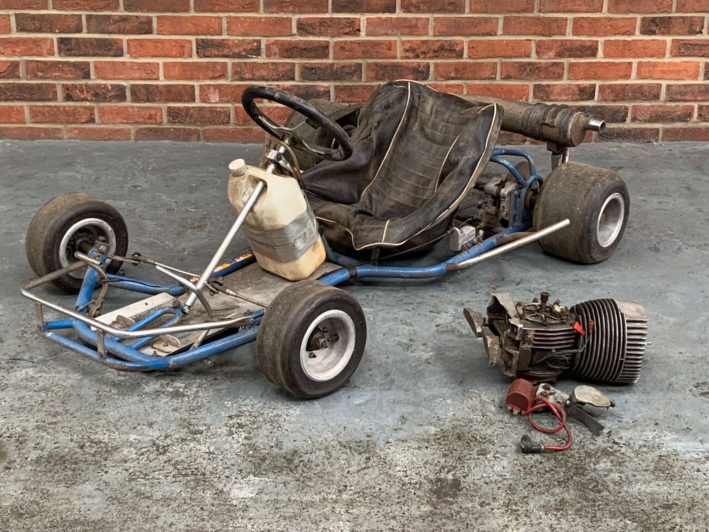<p>Zip Go Kart Chassis and Engine</p>