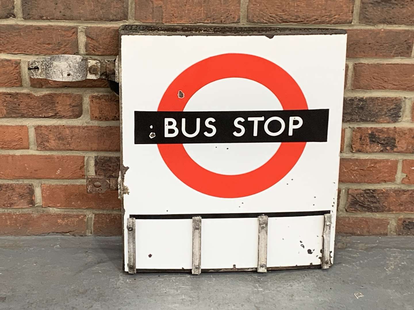 <p>Bus Stop Enamel Pole Sign</p>