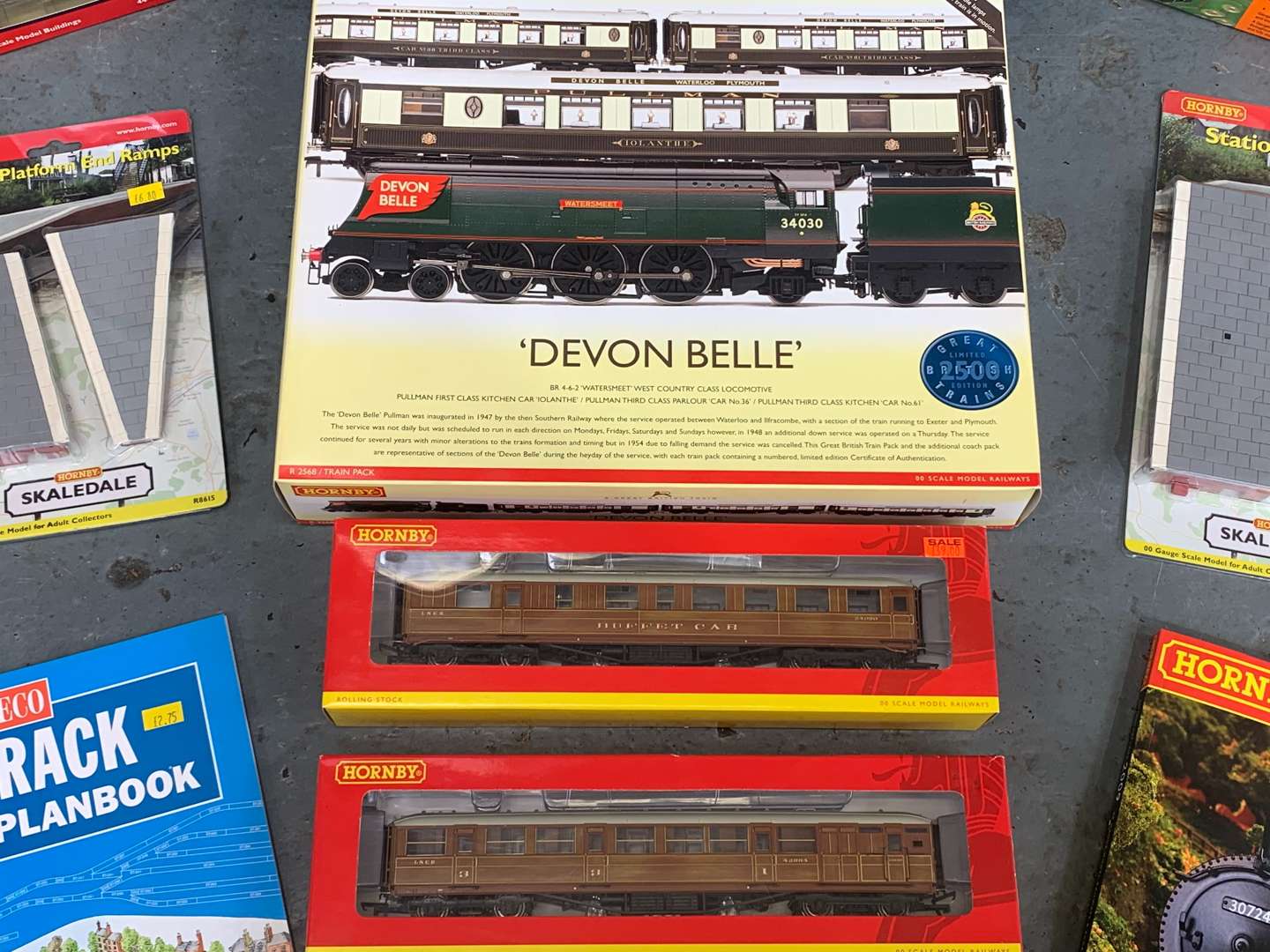 <p>Boxed Hornby Railway Engine/Carriages Etc</p>