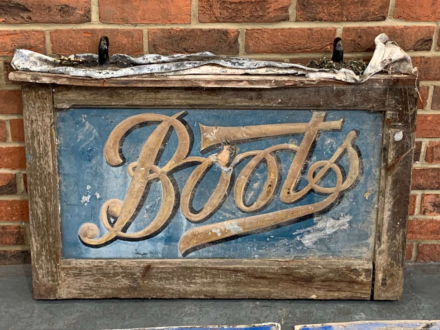 <p>Early Lead Boots Panelled Shop Sign</p>