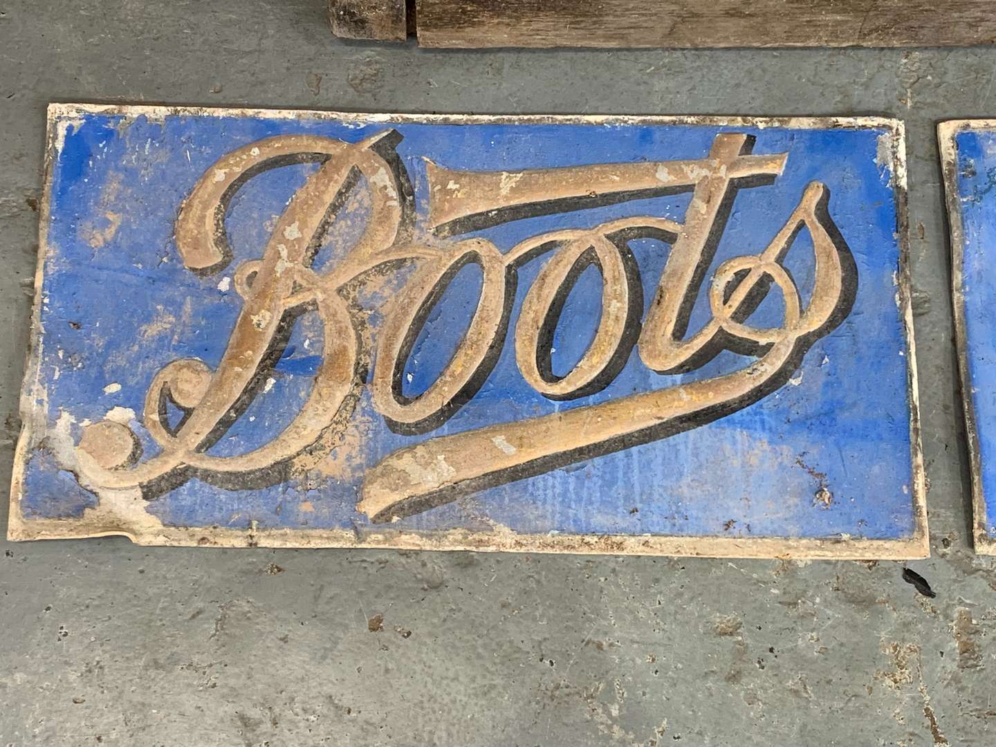 <p>Early Lead Boots Panelled Shop Sign</p>