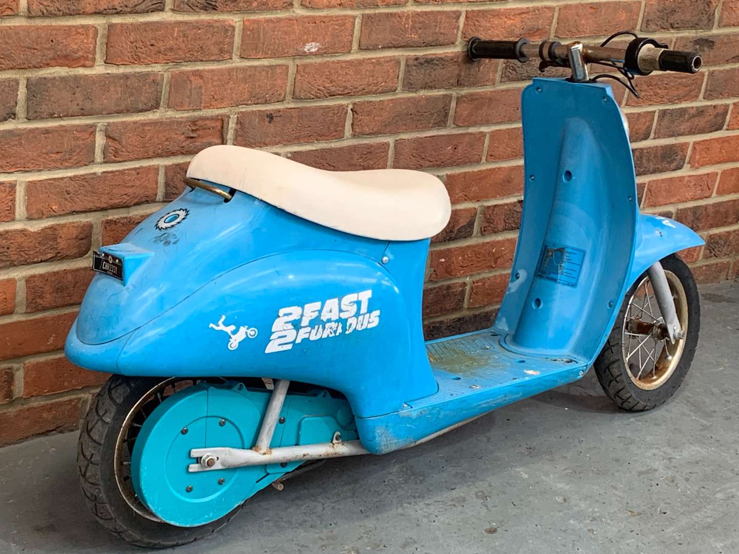 <p>Razor Childs Battery Powered Scooter (For Restoration)</p>