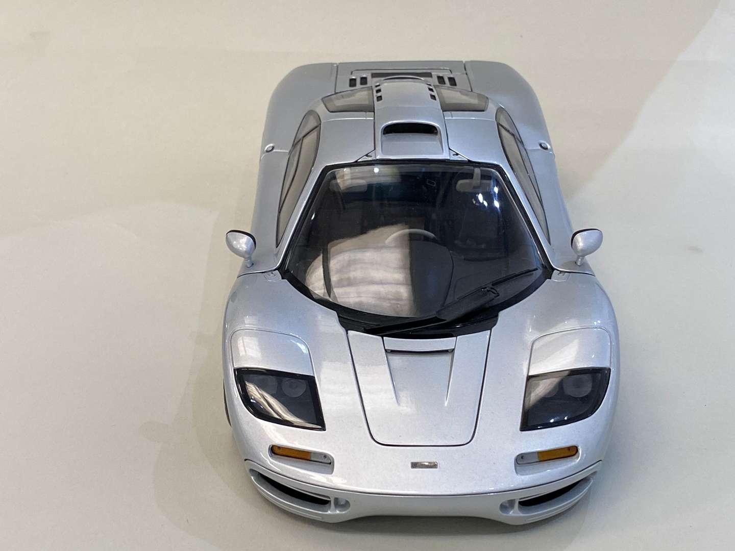 <p>Minichamps Mclaren F1 Roadcar 1:12 Scale Model Car</p>