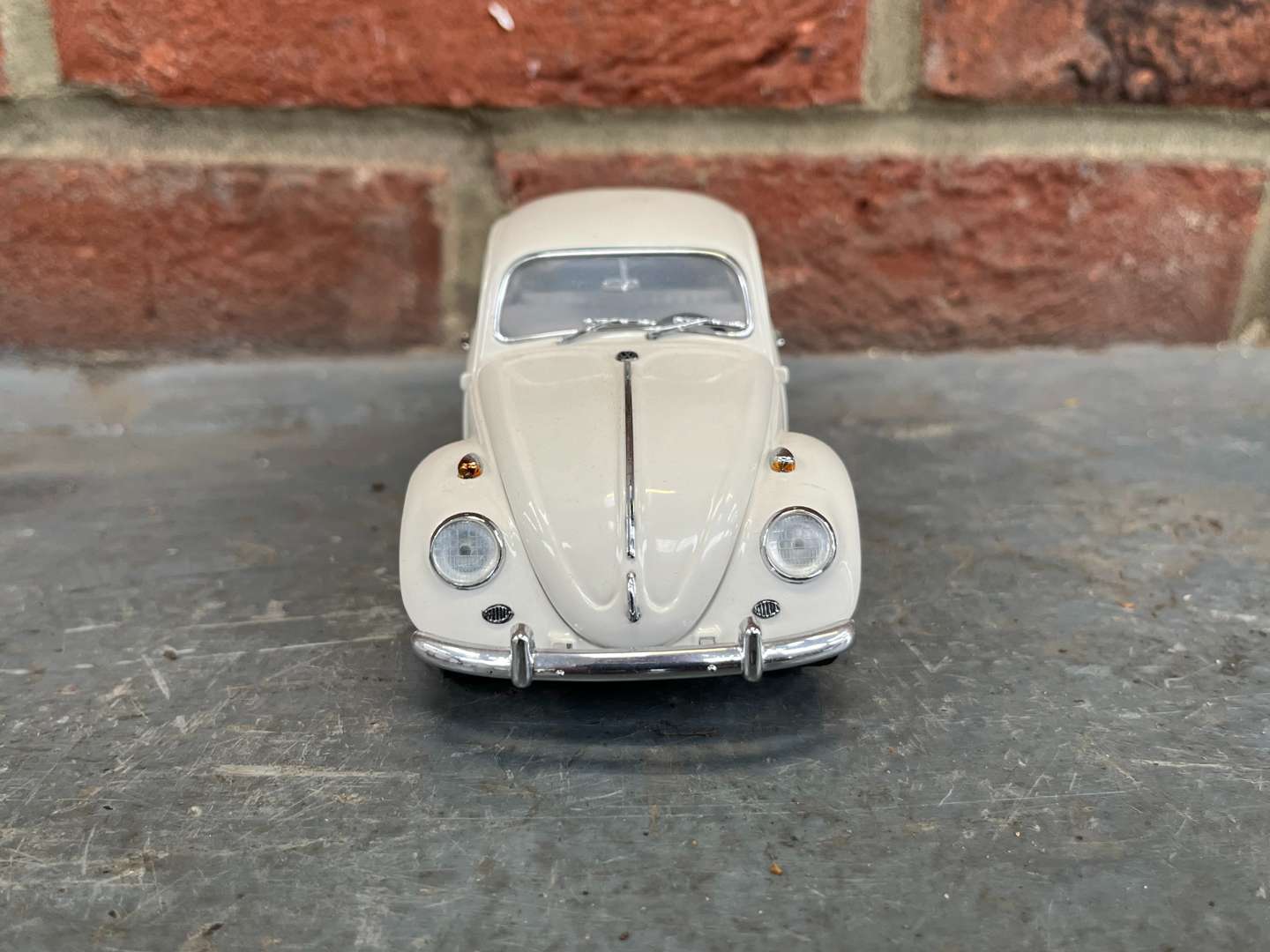 <p>VW Beetle Model Car By Franklin Mint&nbsp;&nbsp;</p>