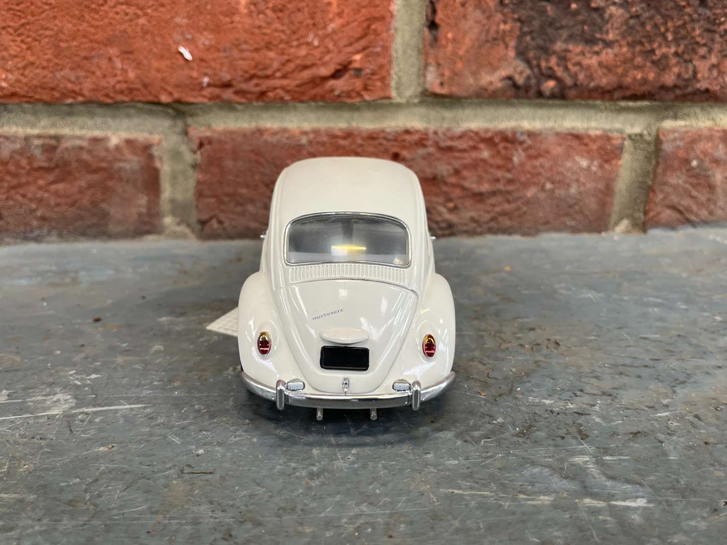 <p>VW Beetle Model Car By Franklin Mint&nbsp;&nbsp;</p>