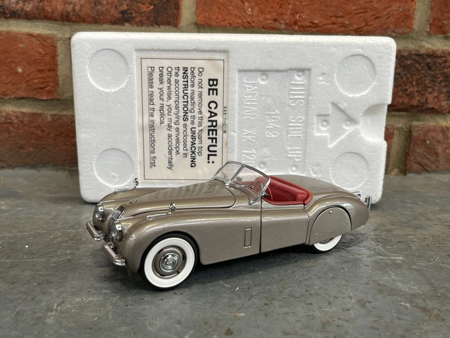 <p>Jaguar XK120 1949 Model Car By Danbury Mint</p>