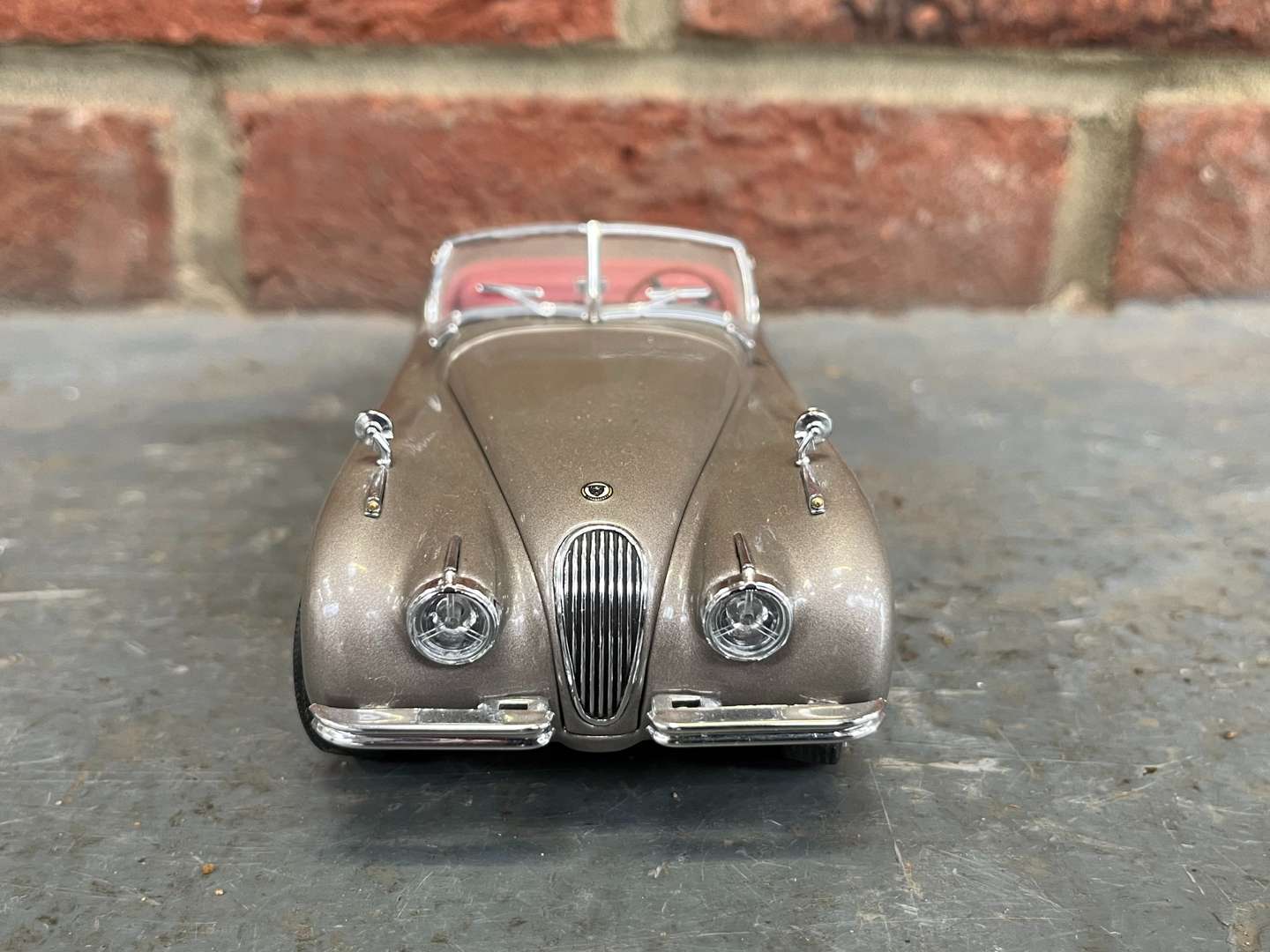 <p>Jaguar XK120 1949 Model Car By Danbury Mint</p>