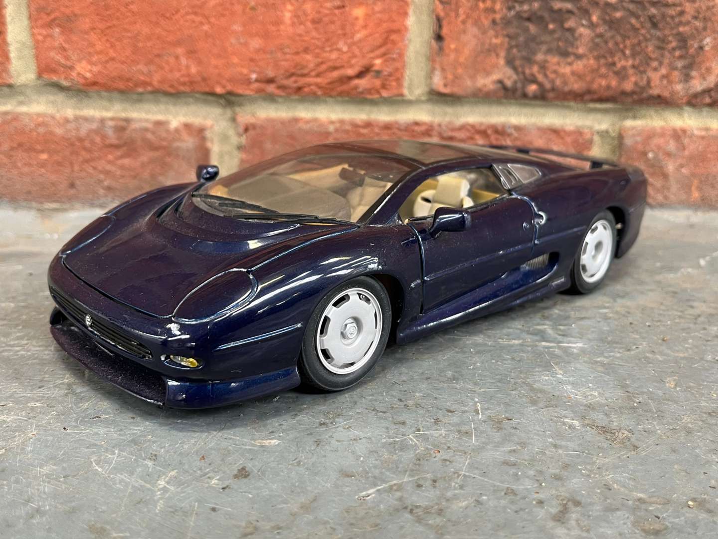 <p>Two Jaguar XJ220 Model Cars By Maisto</p>