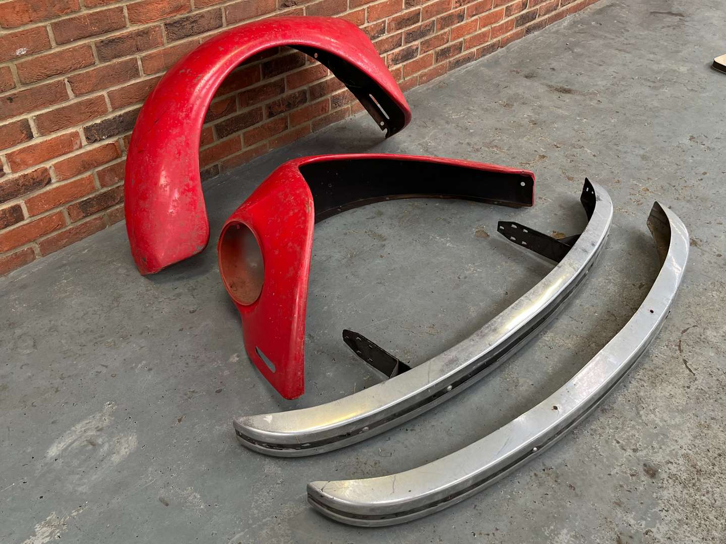 <p>VW Beetle Front Wings and Bumpers for 1968/74 Model</p>
