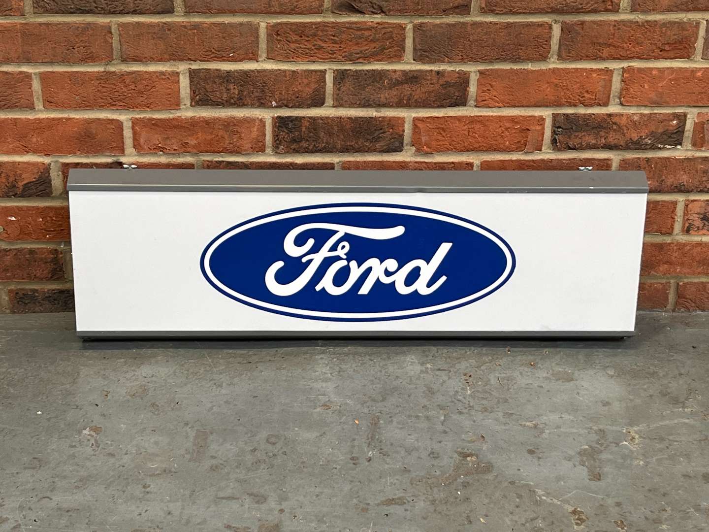 <p>Ford Illuminated Sign</p>