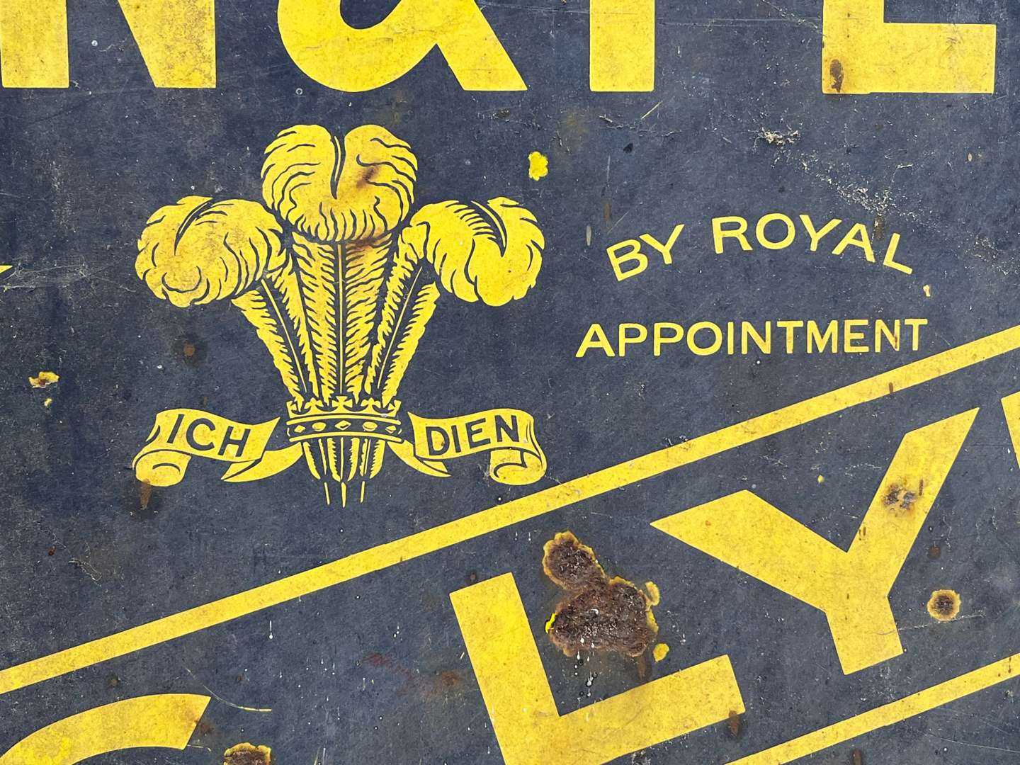 <p>Jermyn and Perry Of Kings Lynn Furniture Traders Enamel Sign</p>