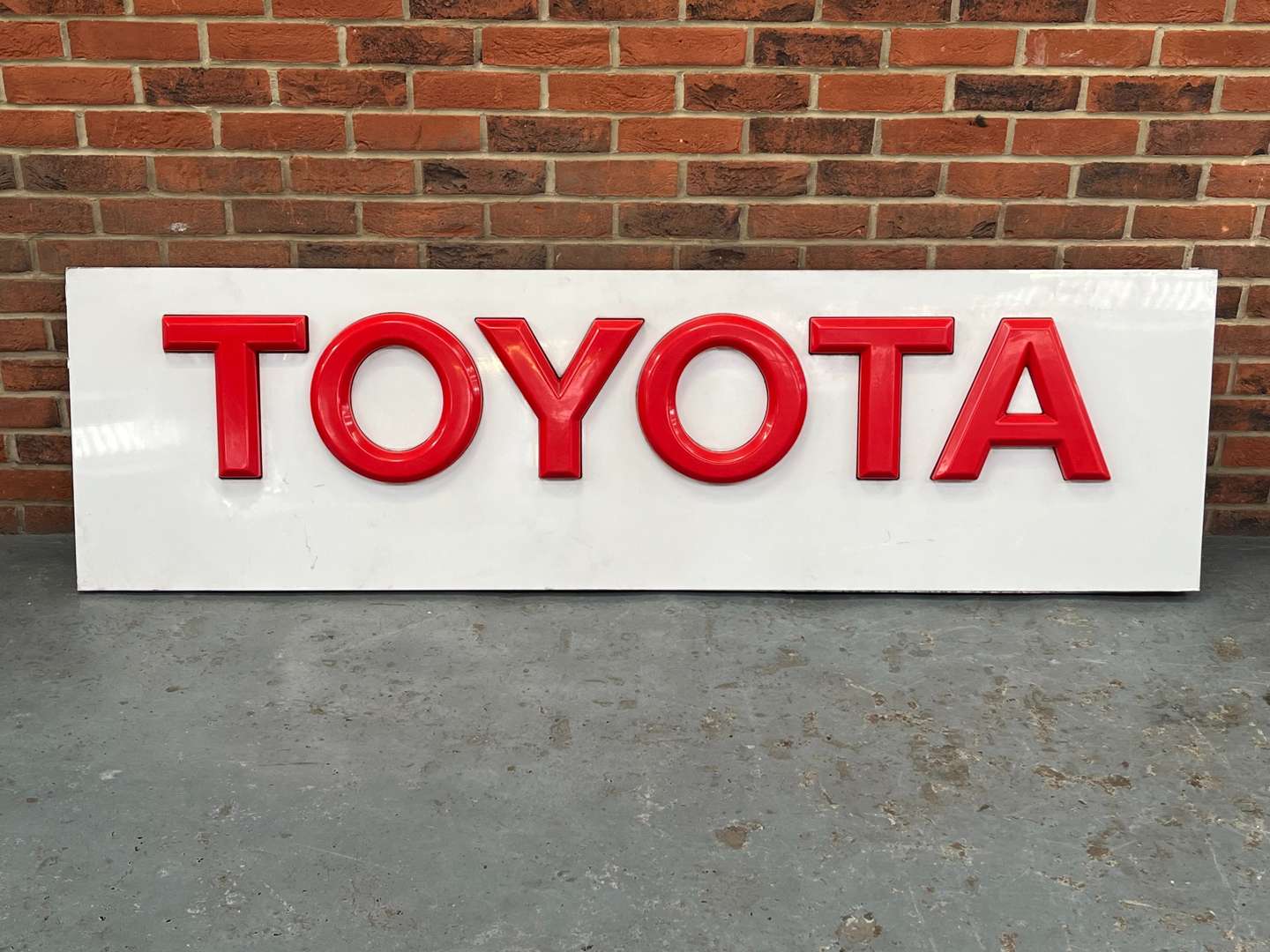 <p>Toyota Large Dealership Sign</p>