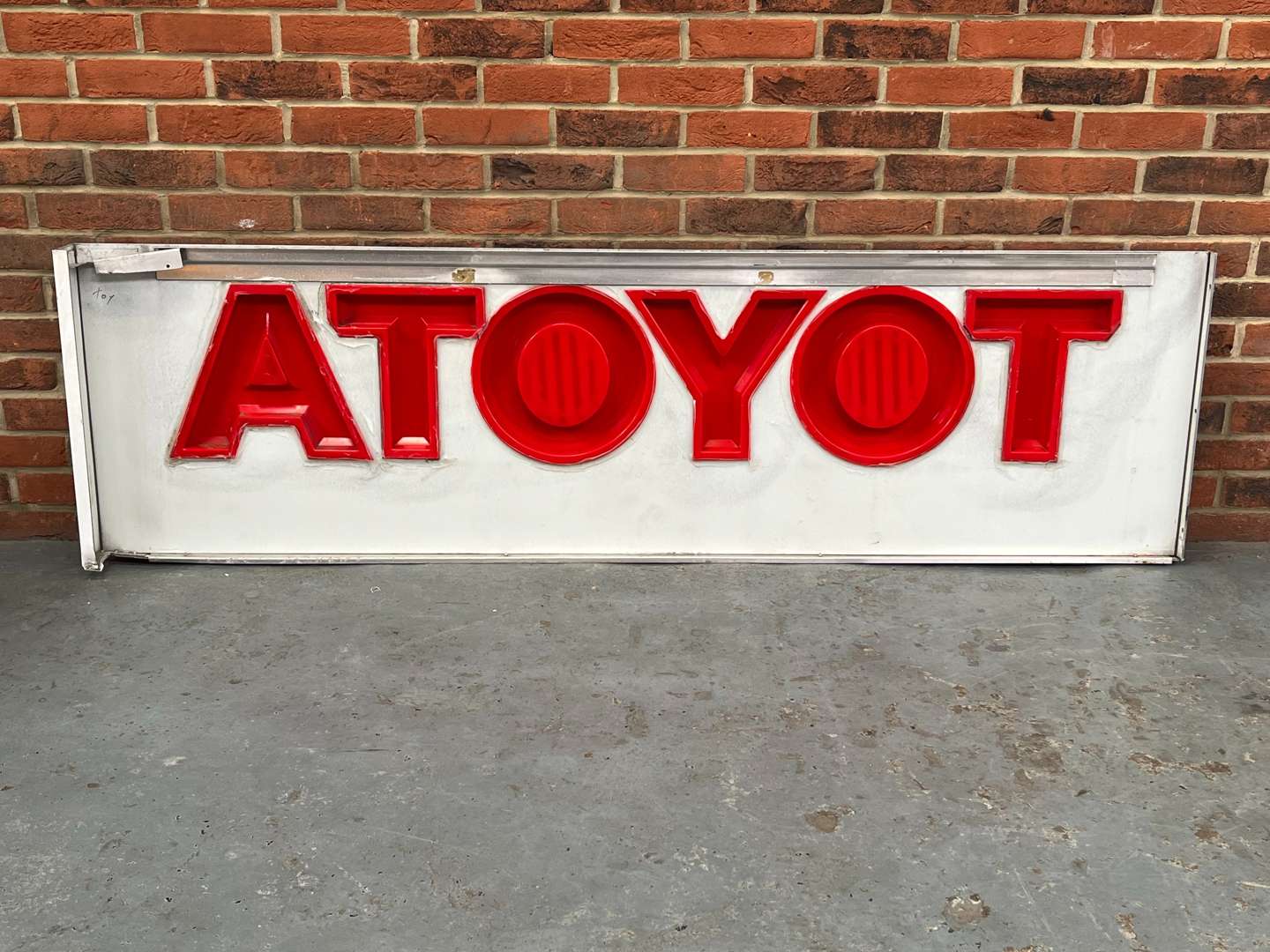 <p>Toyota Large Dealership Sign</p>
