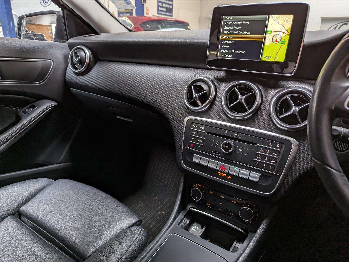 <p>2017 MERCEDES-BENZ A 180 D SE AUTO</p>