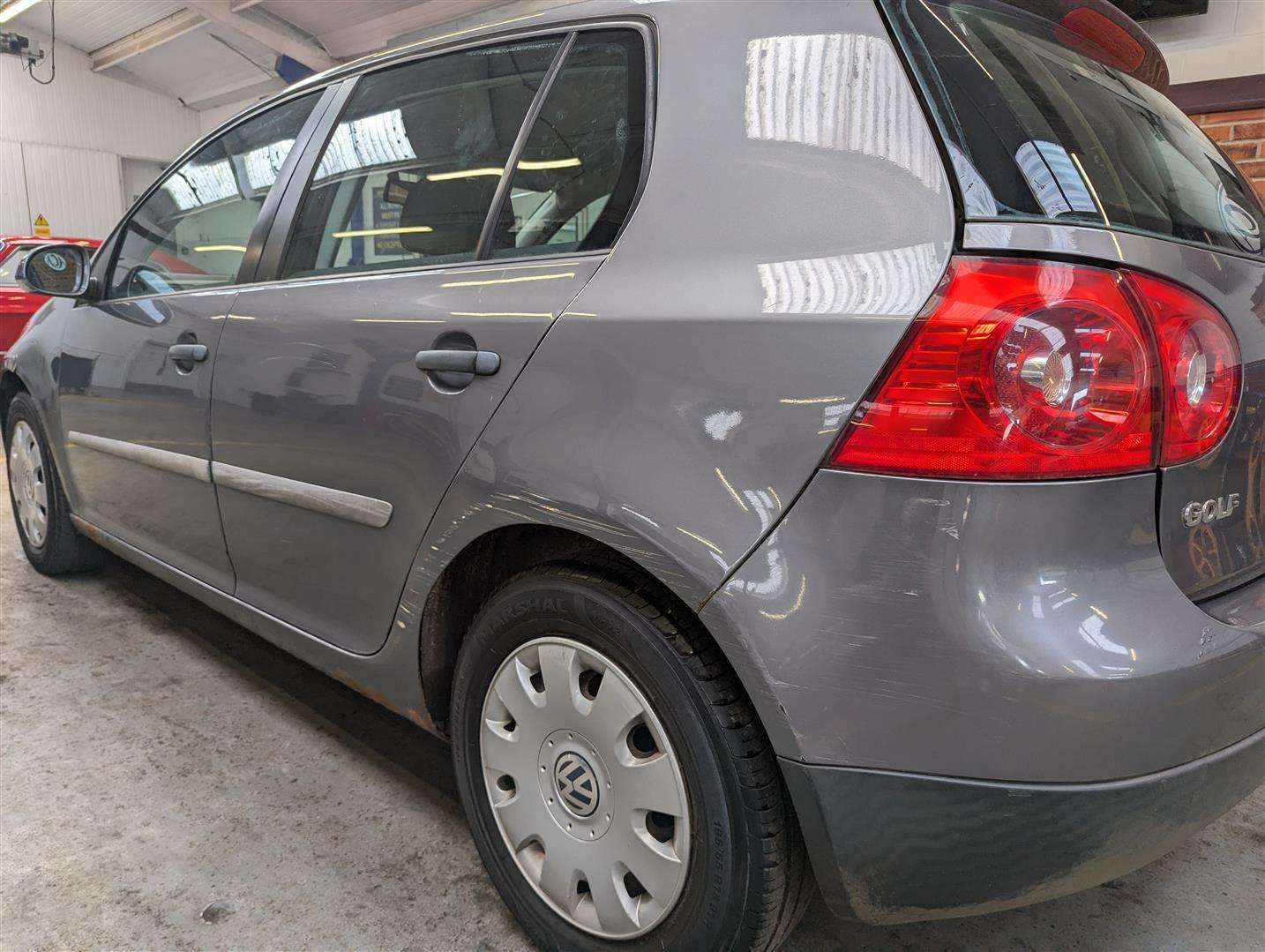 <p>2006 VOLKSWAGEN GOLF S SDI</p>