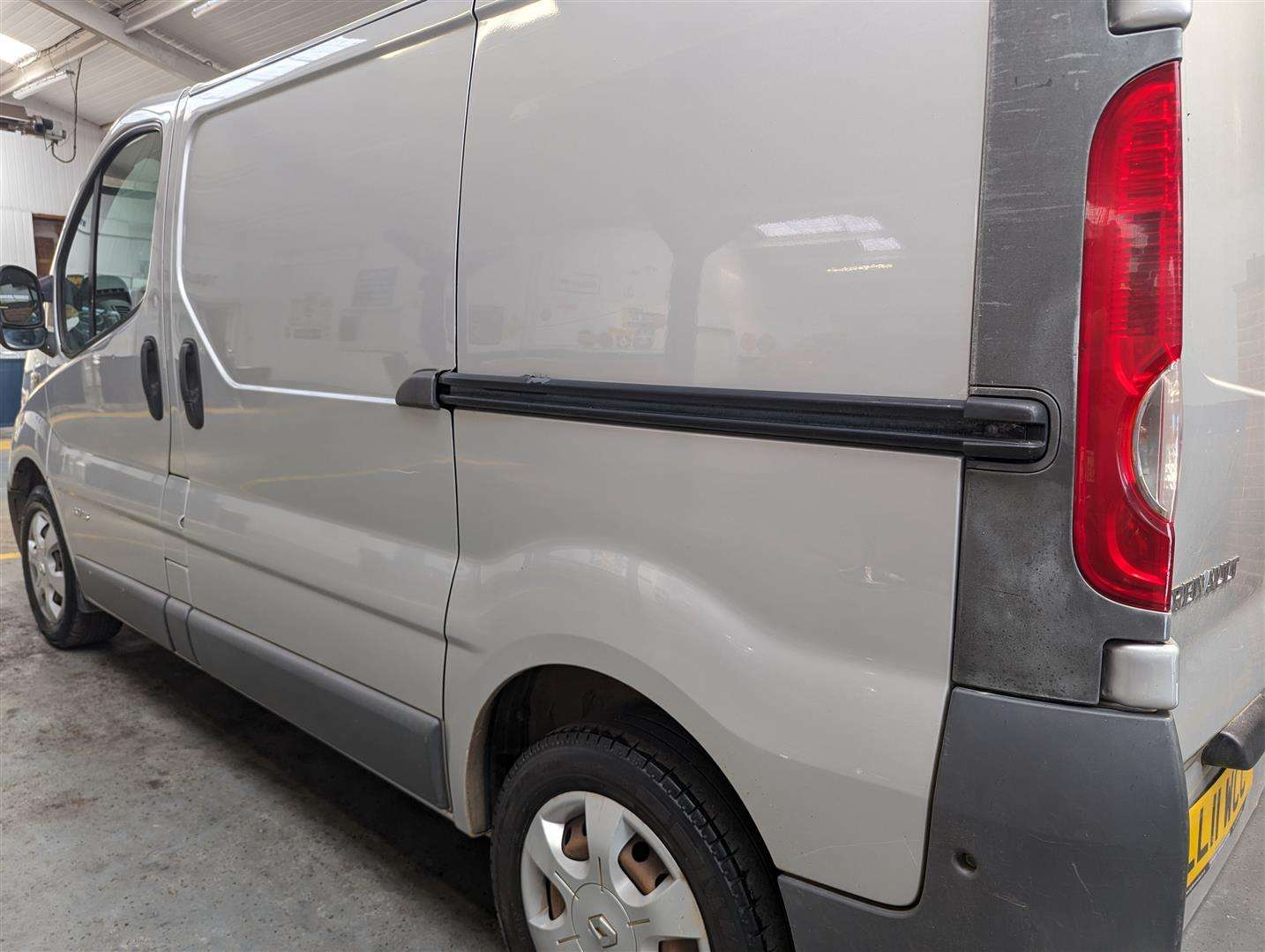 <p>2011 RENAULT TRAFIC SL29 DCI 115</p>