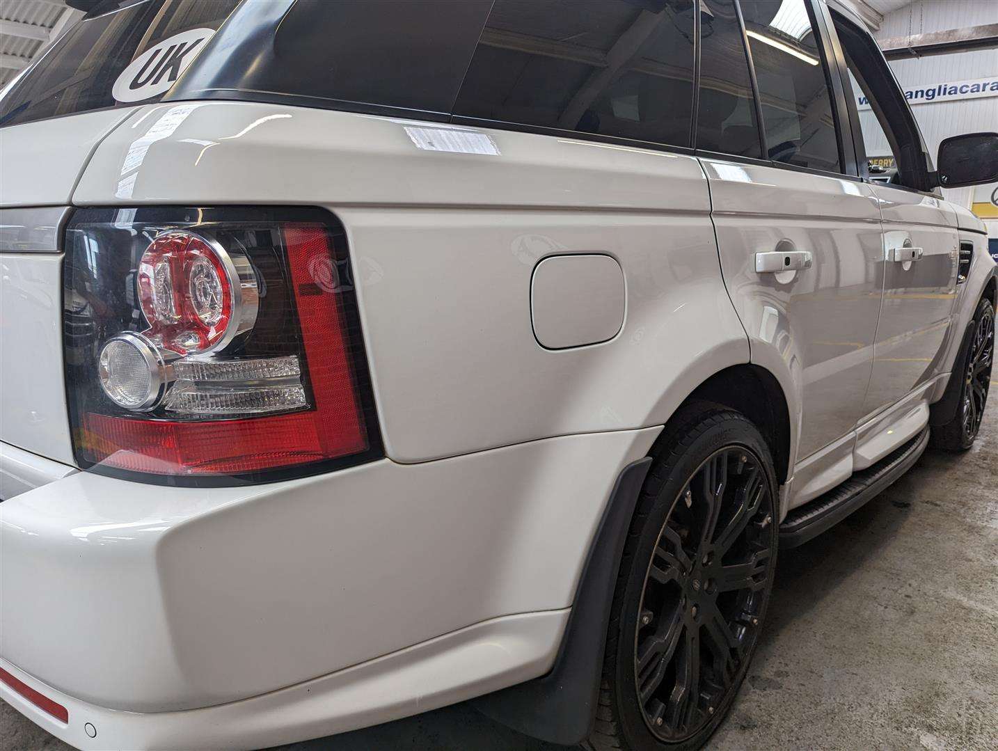 <p>2011 LAND ROVER RANGE ROVER SPORT HSE SDV</p>