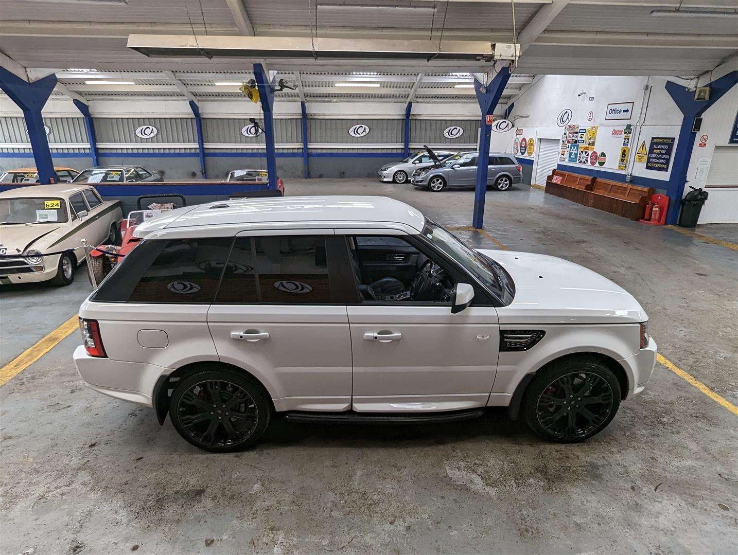 <p>2011 LAND ROVER RANGE ROVER SPORT HSE SDV</p>