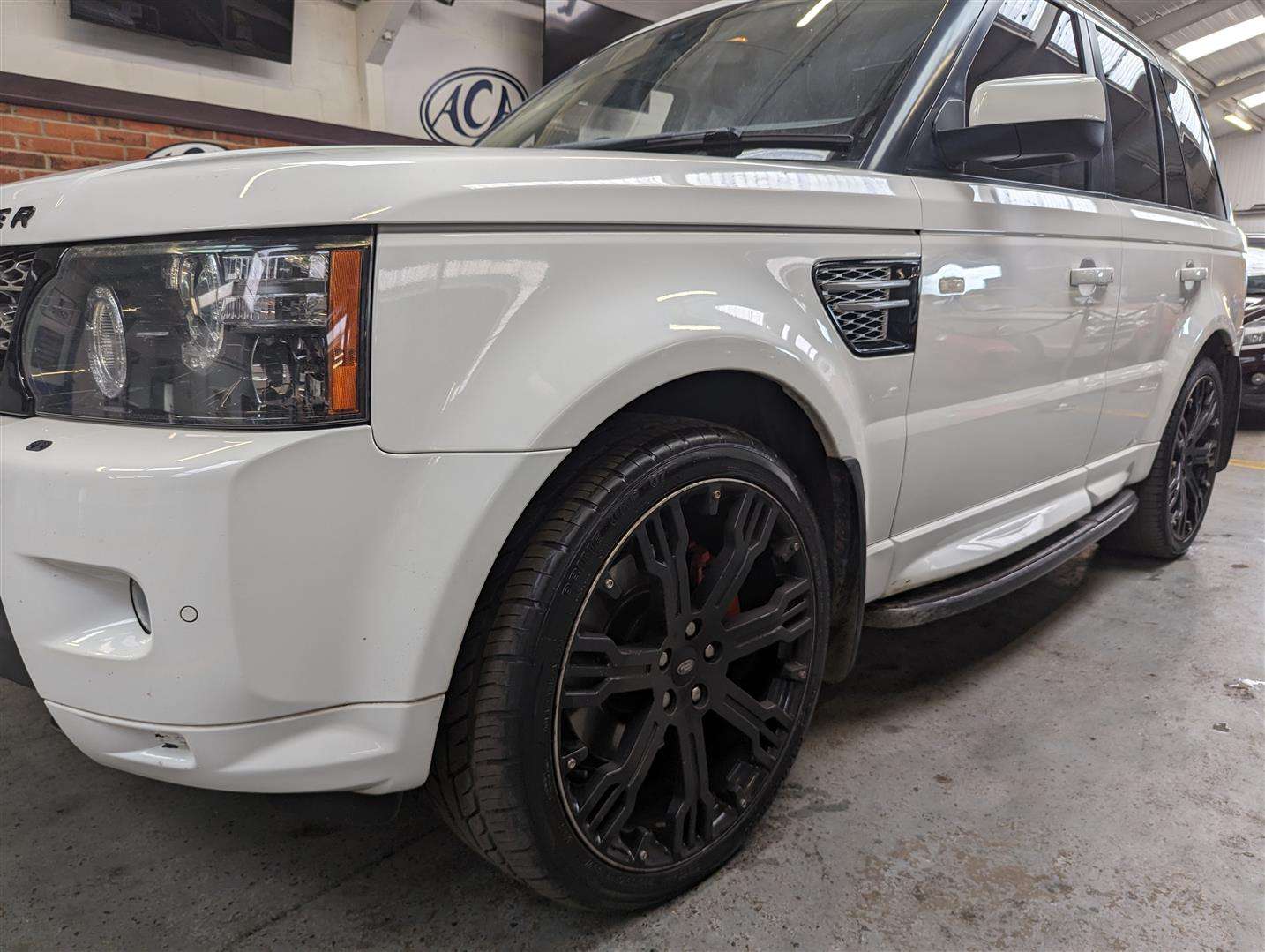 <p>2011 LAND ROVER RANGE ROVER SPORT HSE SDV</p>